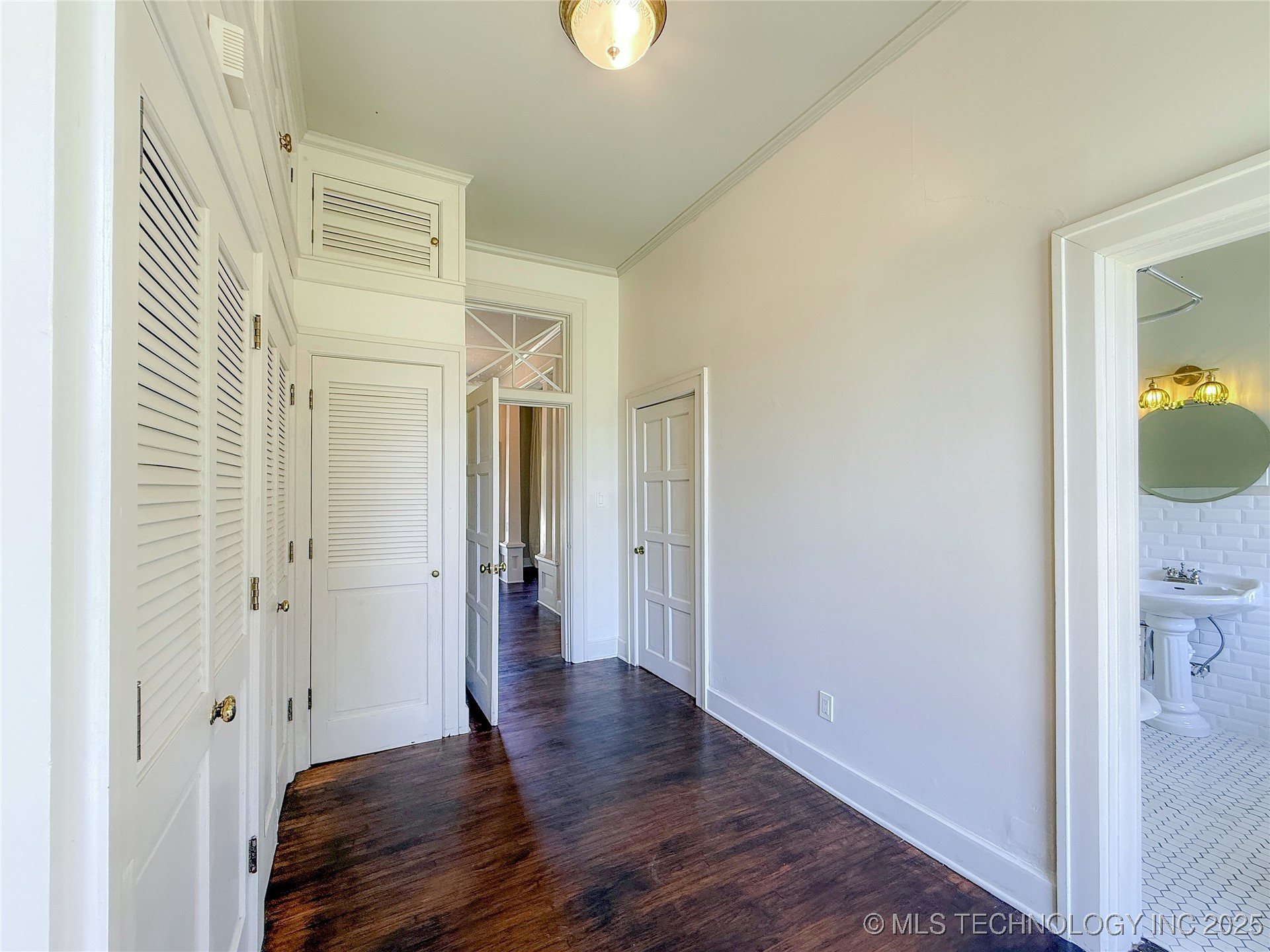 115 W 18th Street Property Photo 23