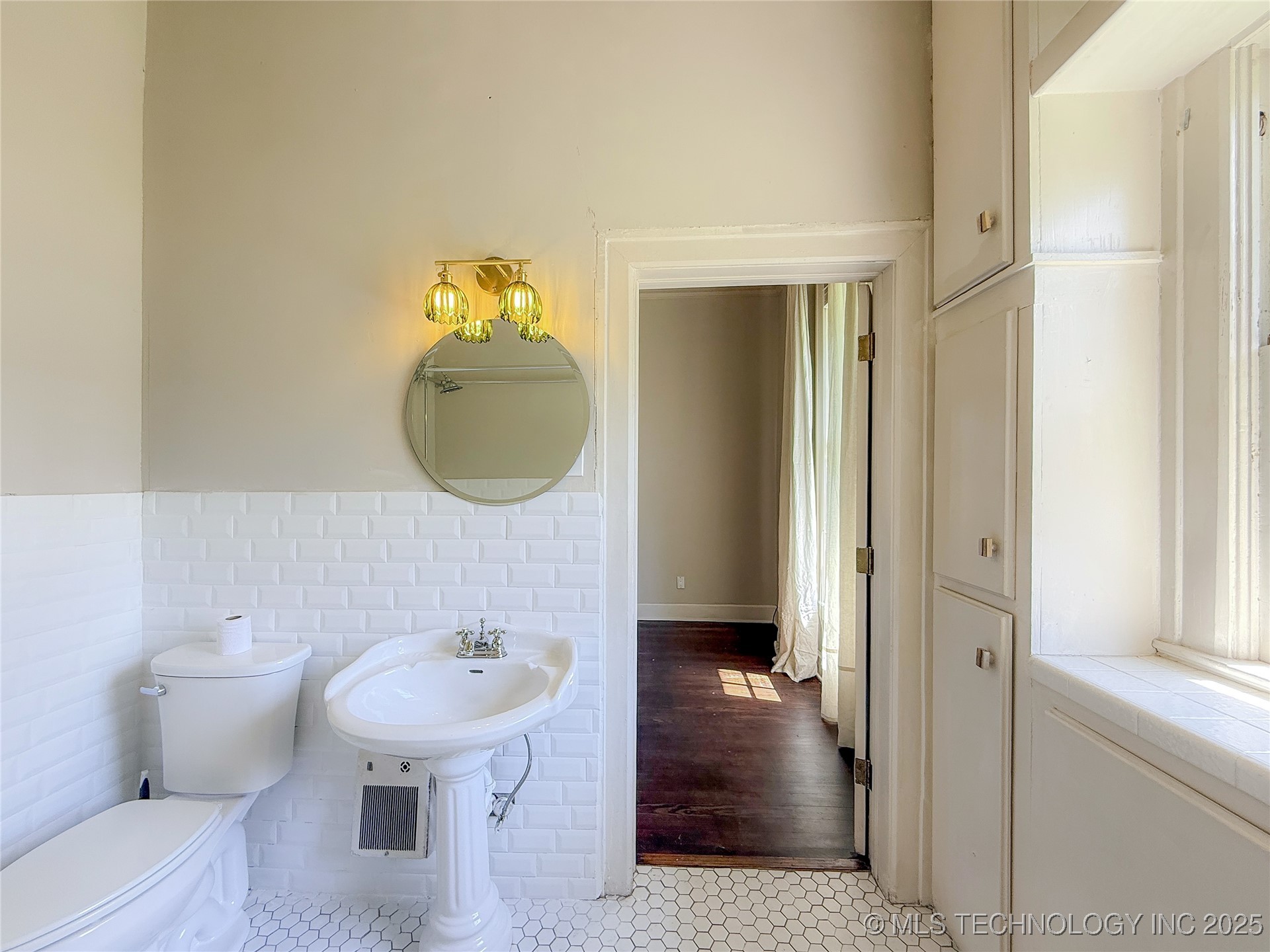 115 W 18th Street Property Photo 28