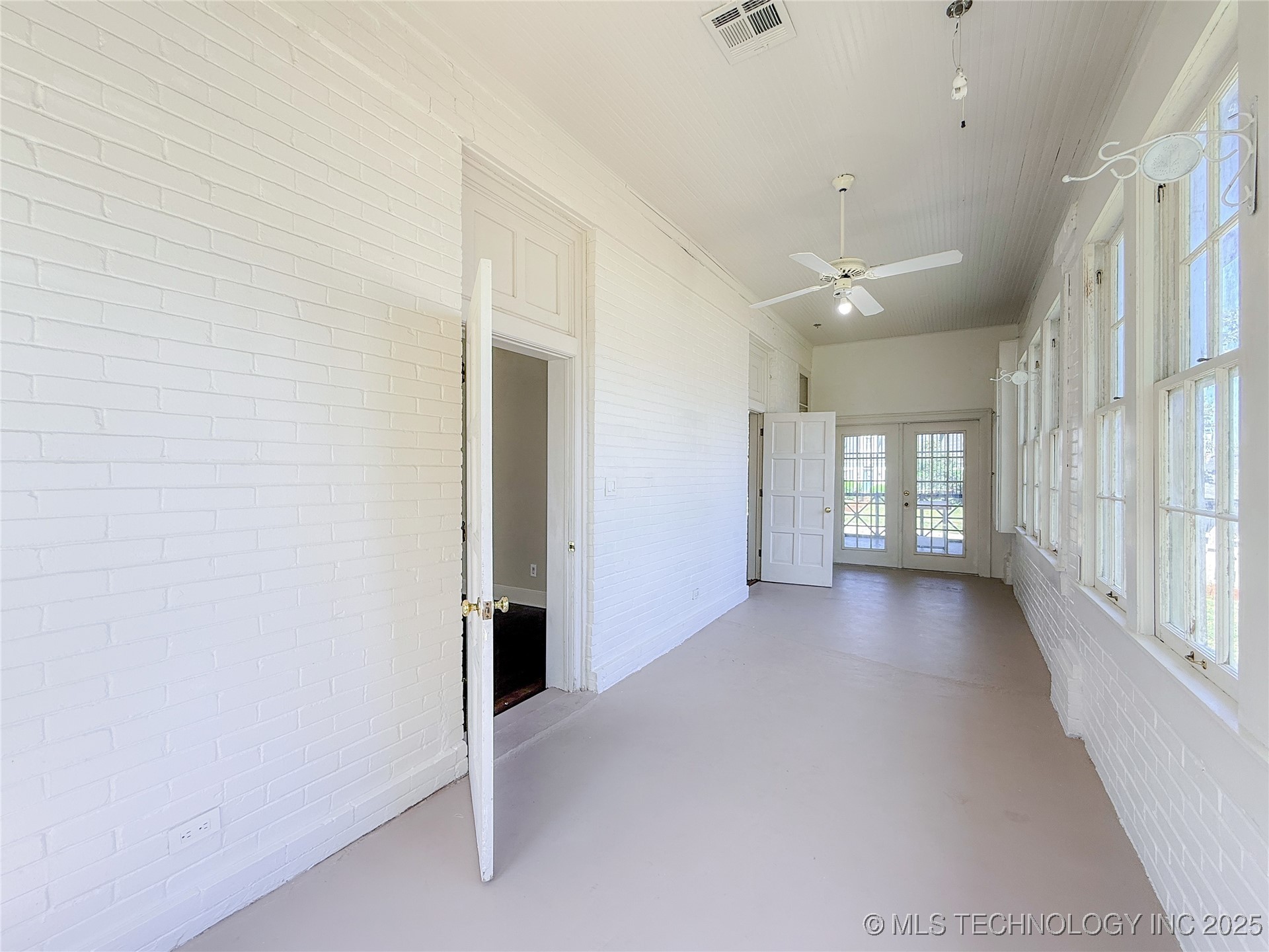 115 W 18th Street Property Photo 32