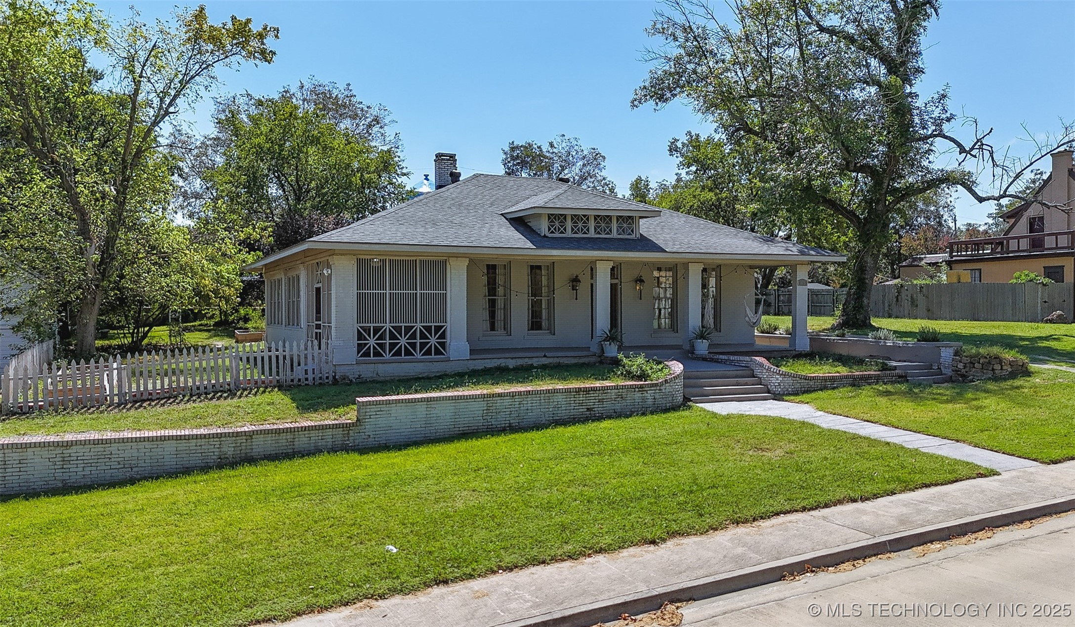 115 W 18th Street Property Photo 50