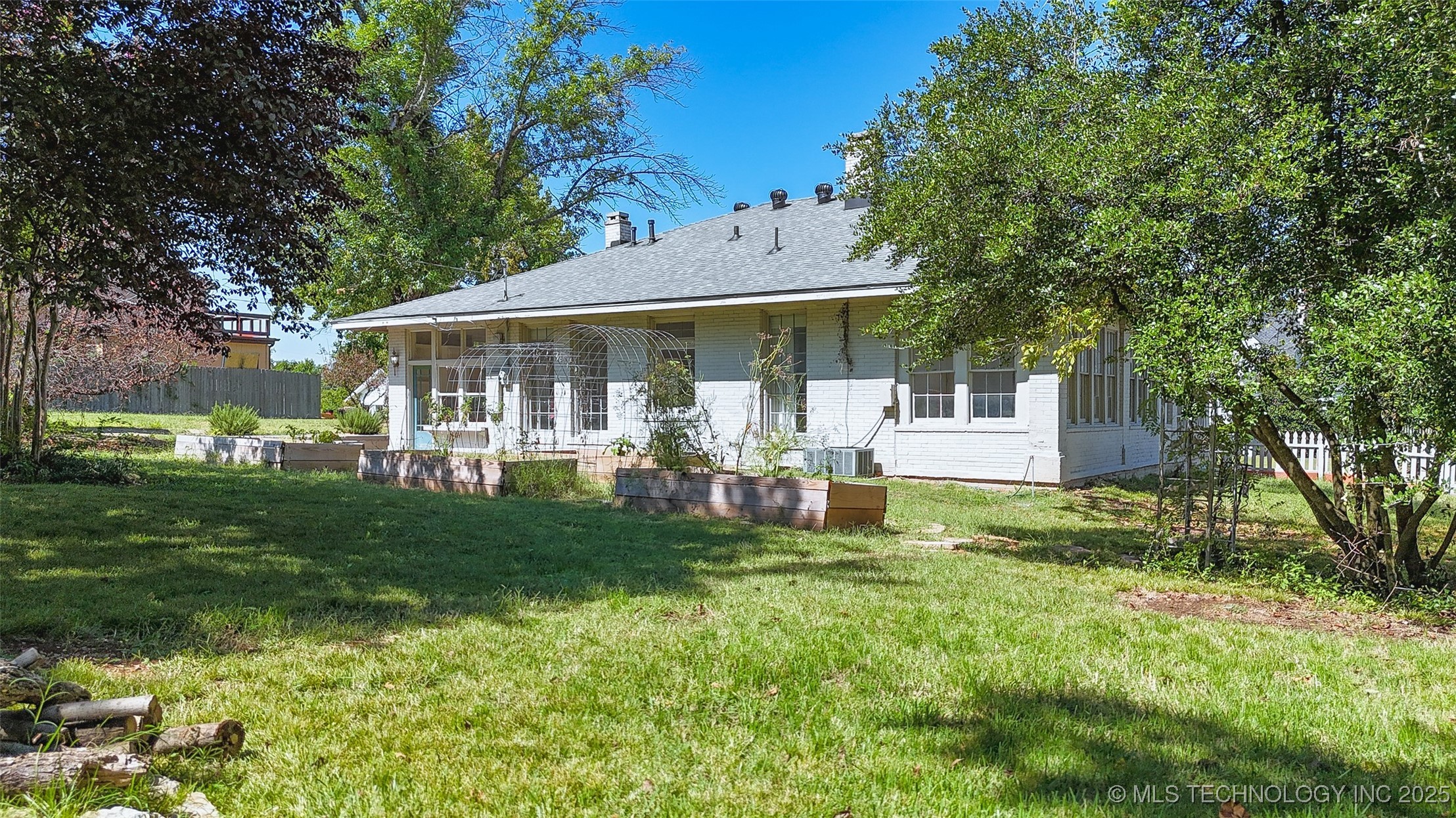 115 W 18th Street Property Photo 54