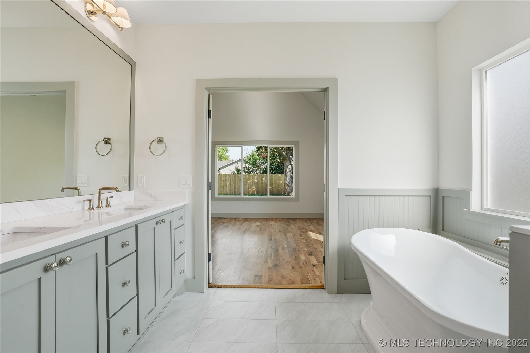 337 E 46th Street Property Photo 32