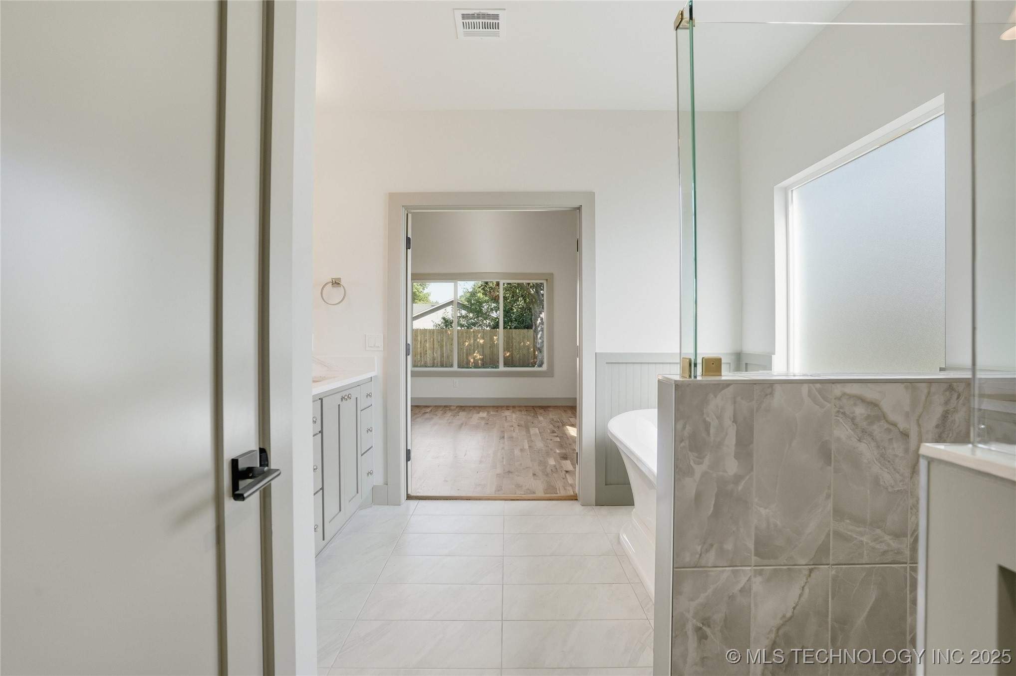 337 E 46th Street Property Photo 39