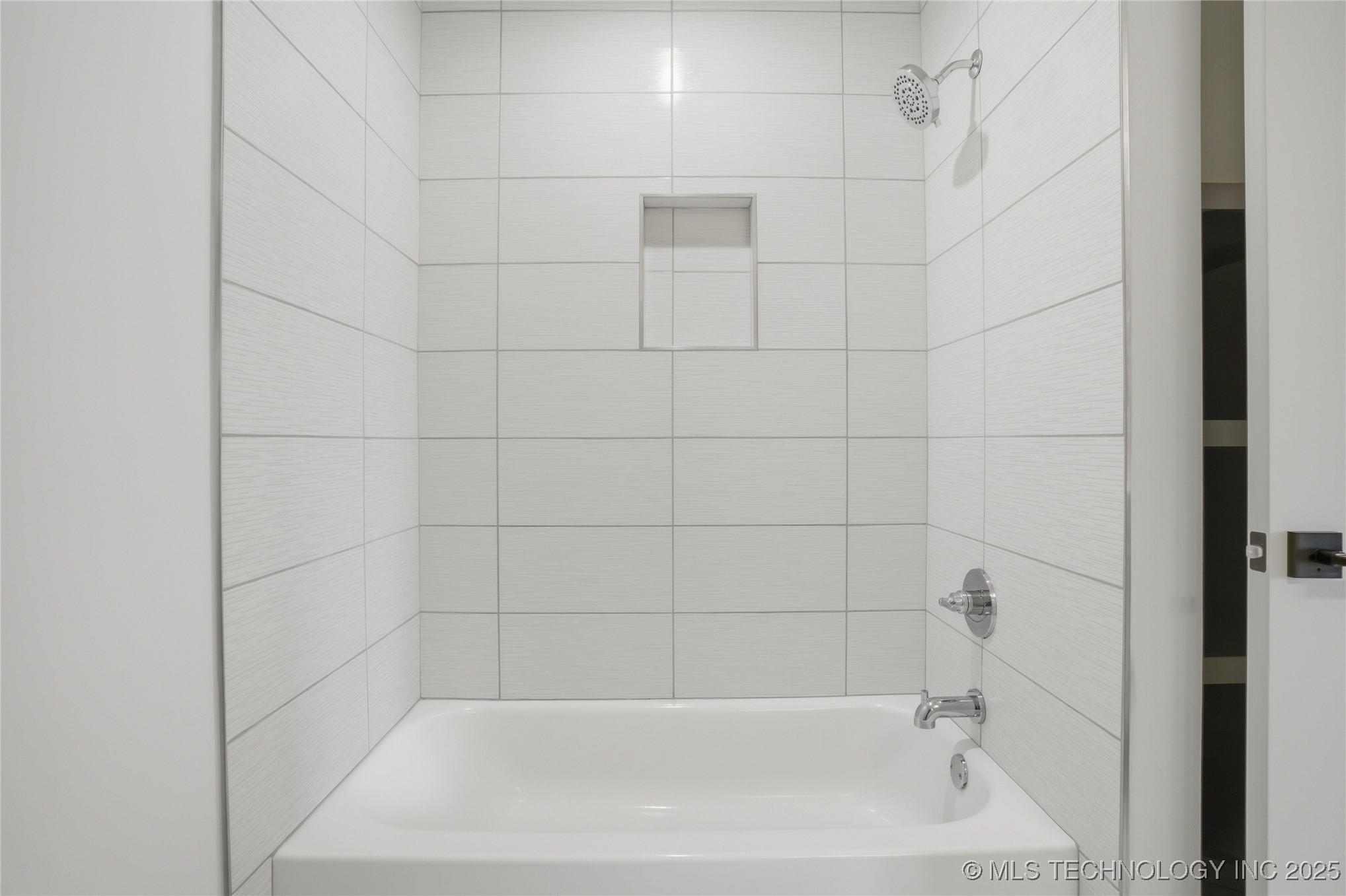 337 E 46th Street Property Photo 50