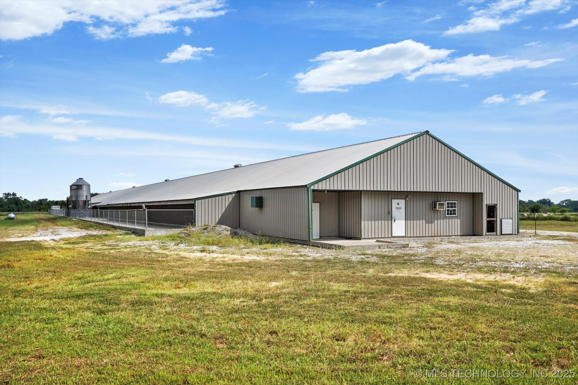 8722 S Cherokee Street Property Photo 2