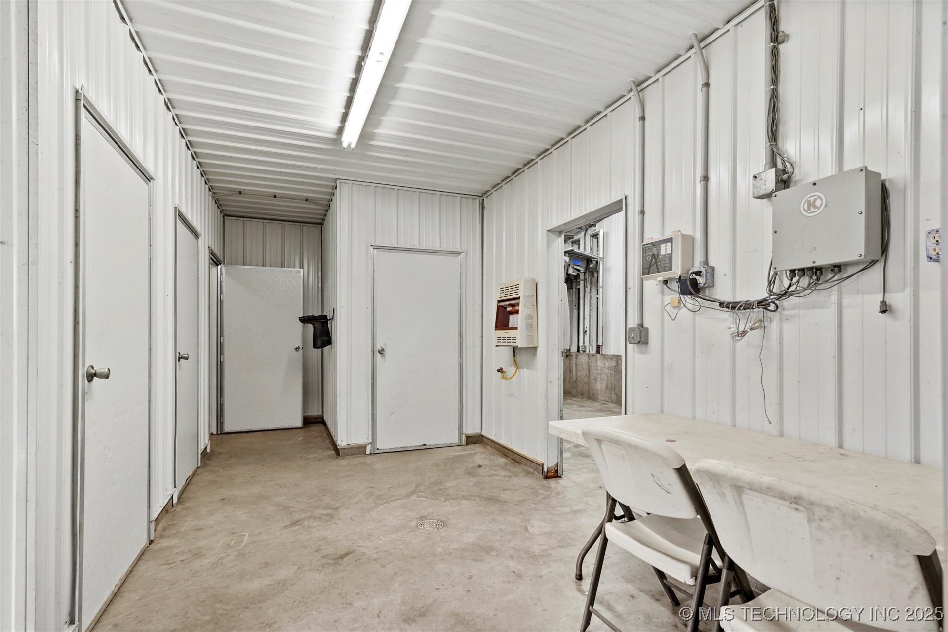 8722 S Cherokee Street Property Photo 4