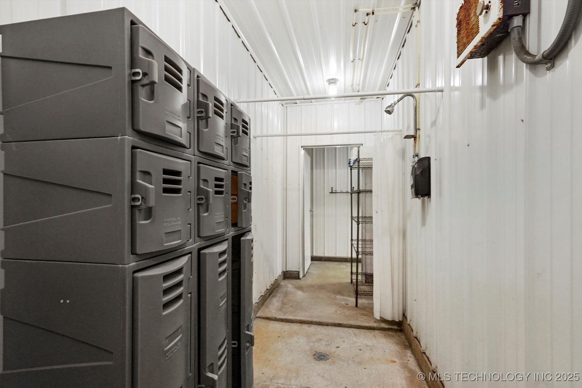 8722 S Cherokee Street Property Photo 5