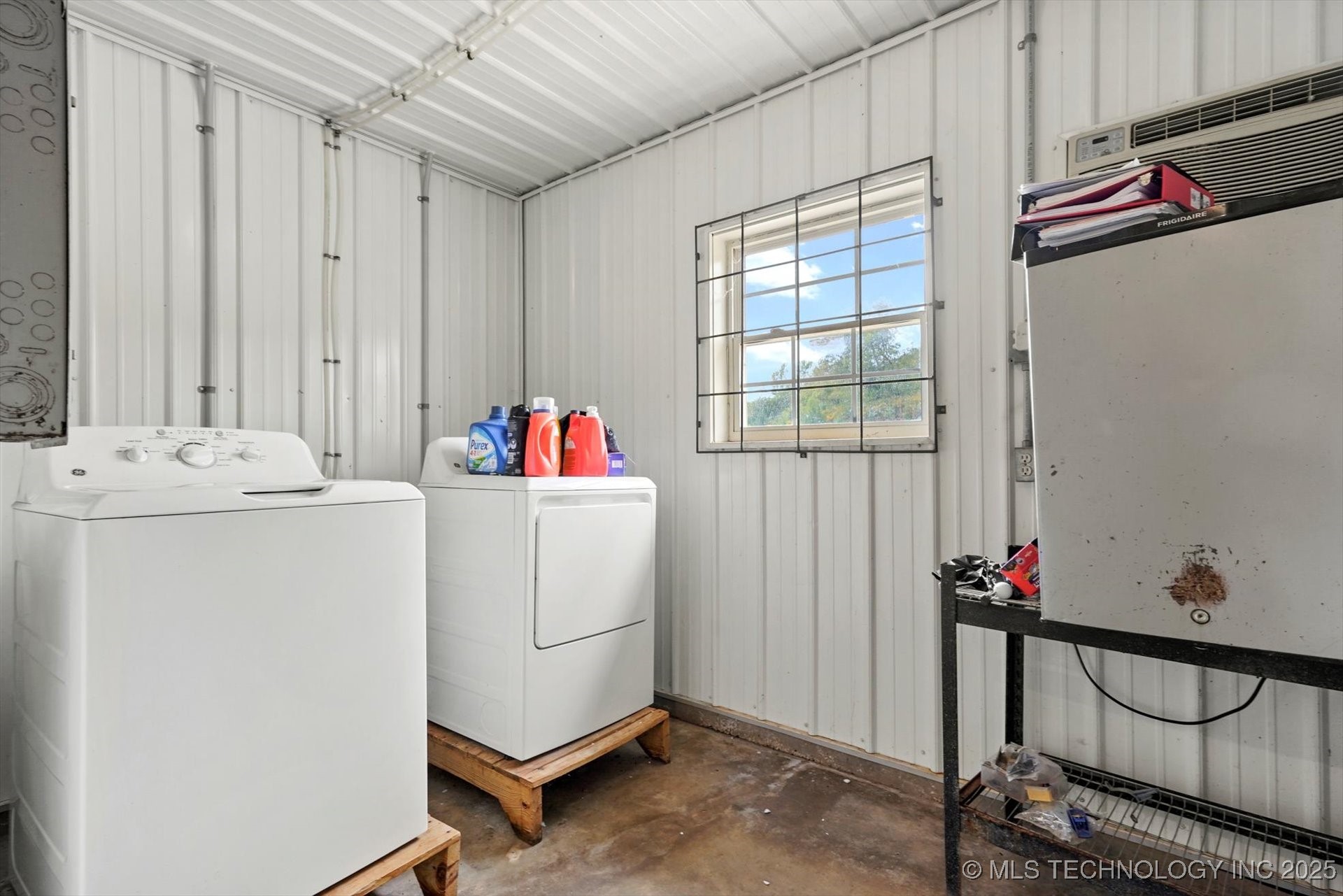 8722 S Cherokee Street Property Photo 6