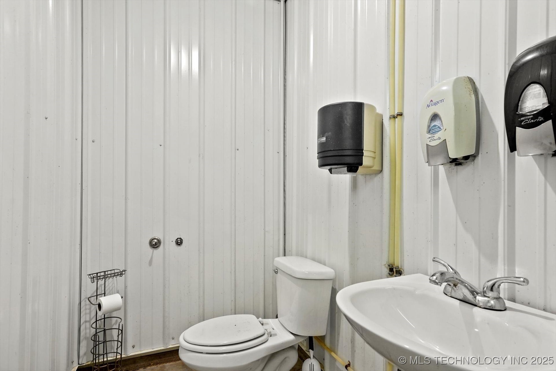 8722 S Cherokee Street Property Photo 7