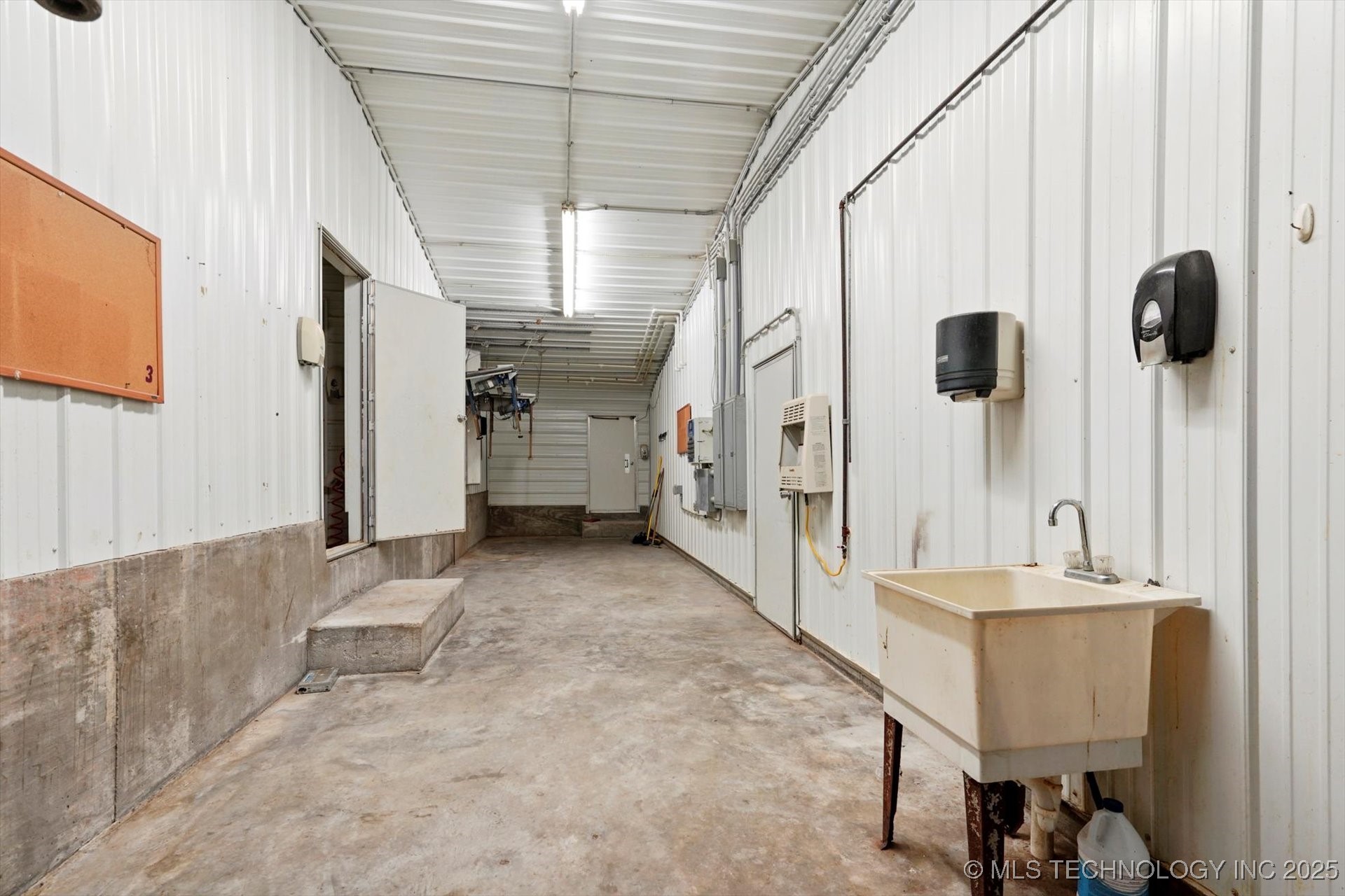 8722 S Cherokee Street Property Photo 10