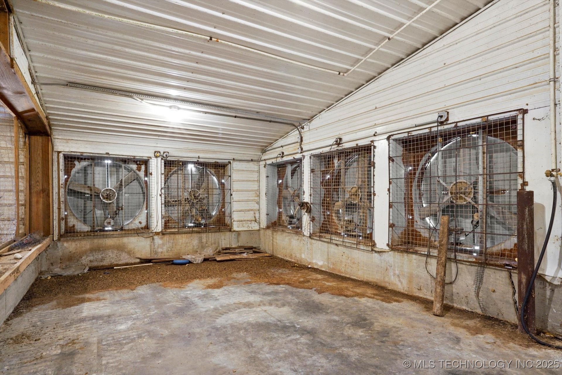 8722 S Cherokee Street Property Photo 16