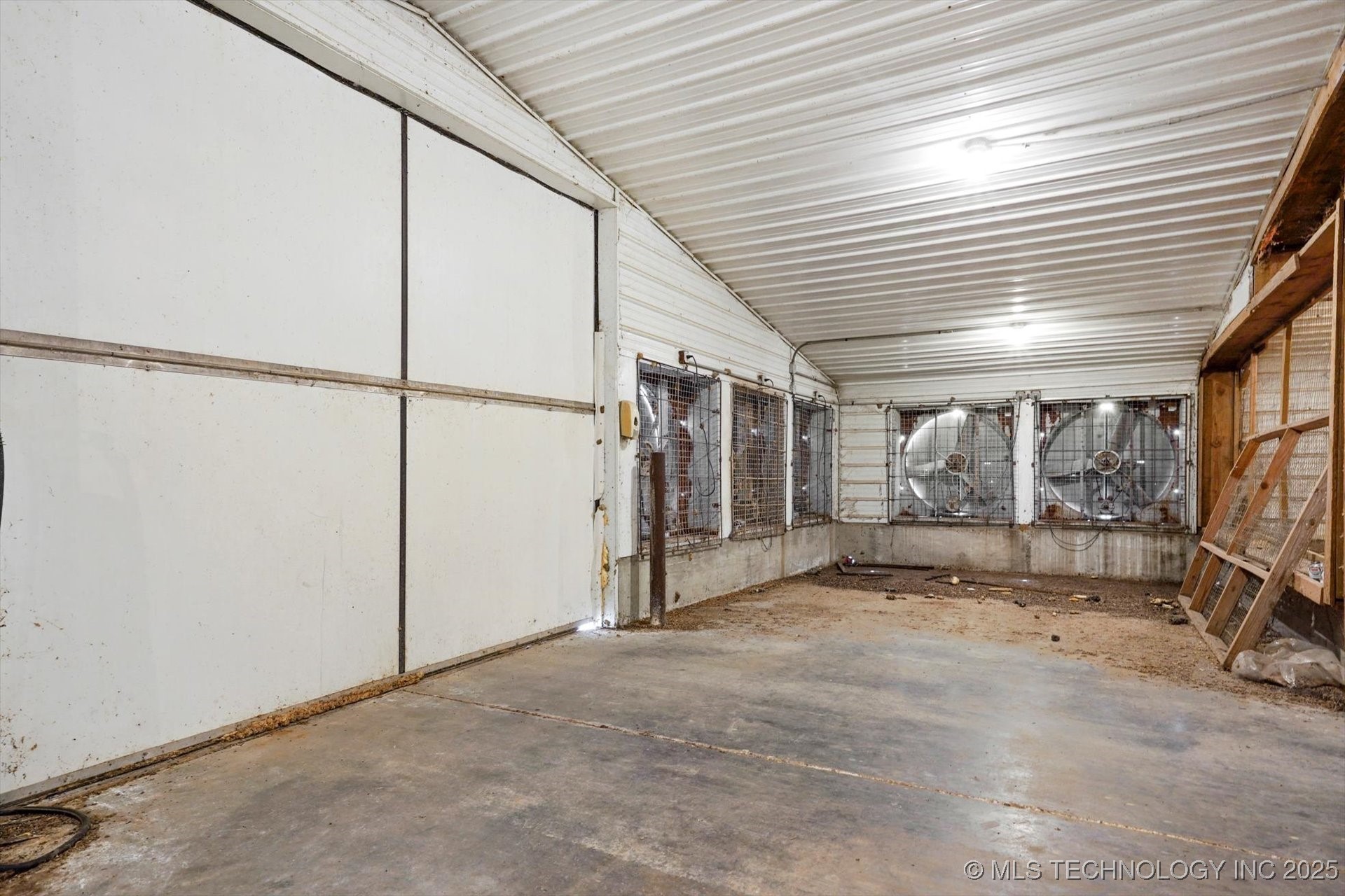 8722 S Cherokee Street Property Photo 17