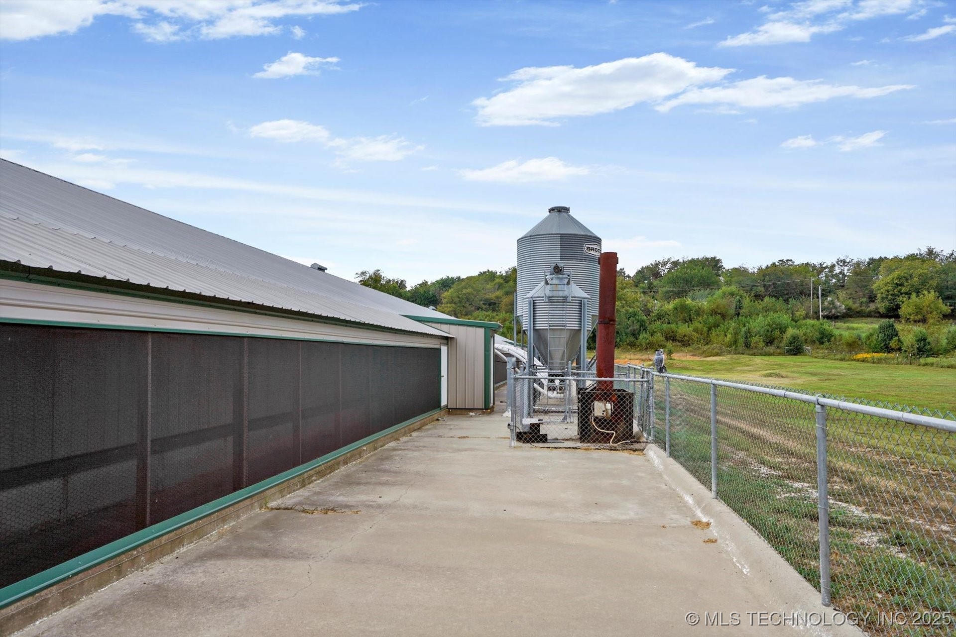 8722 S Cherokee Street Property Photo 20