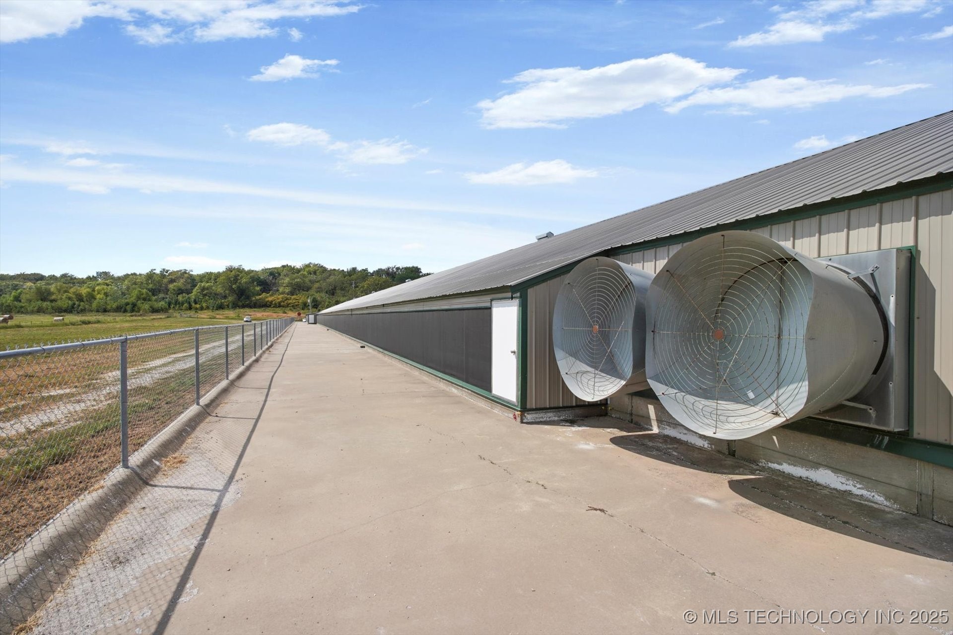 8722 S Cherokee Street Property Photo 23