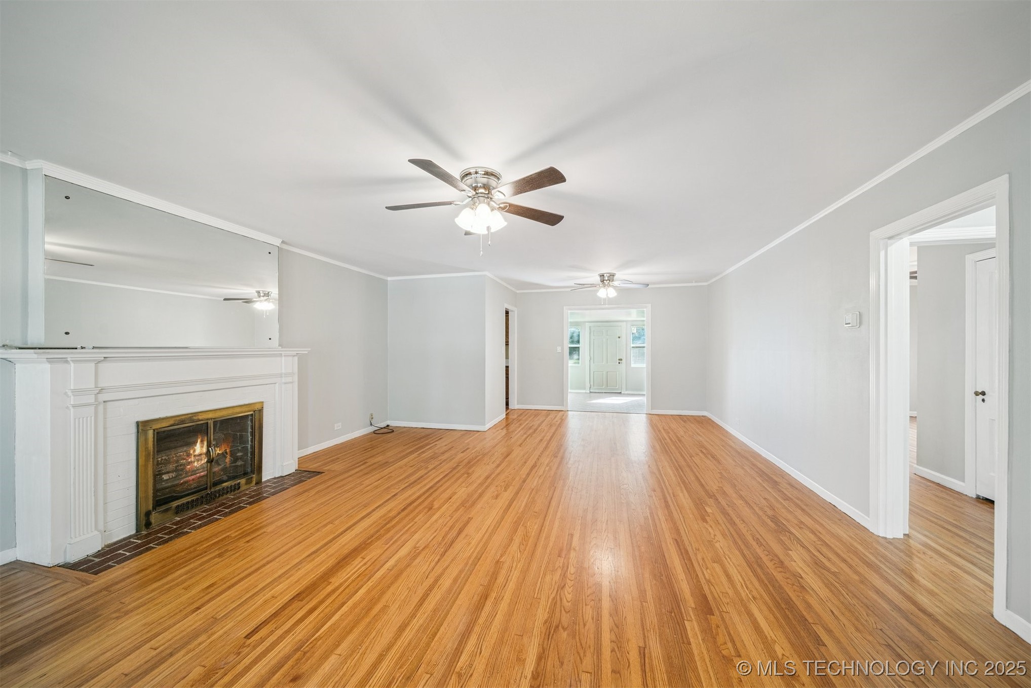 4939 S Olympia Avenue Property Photo 2