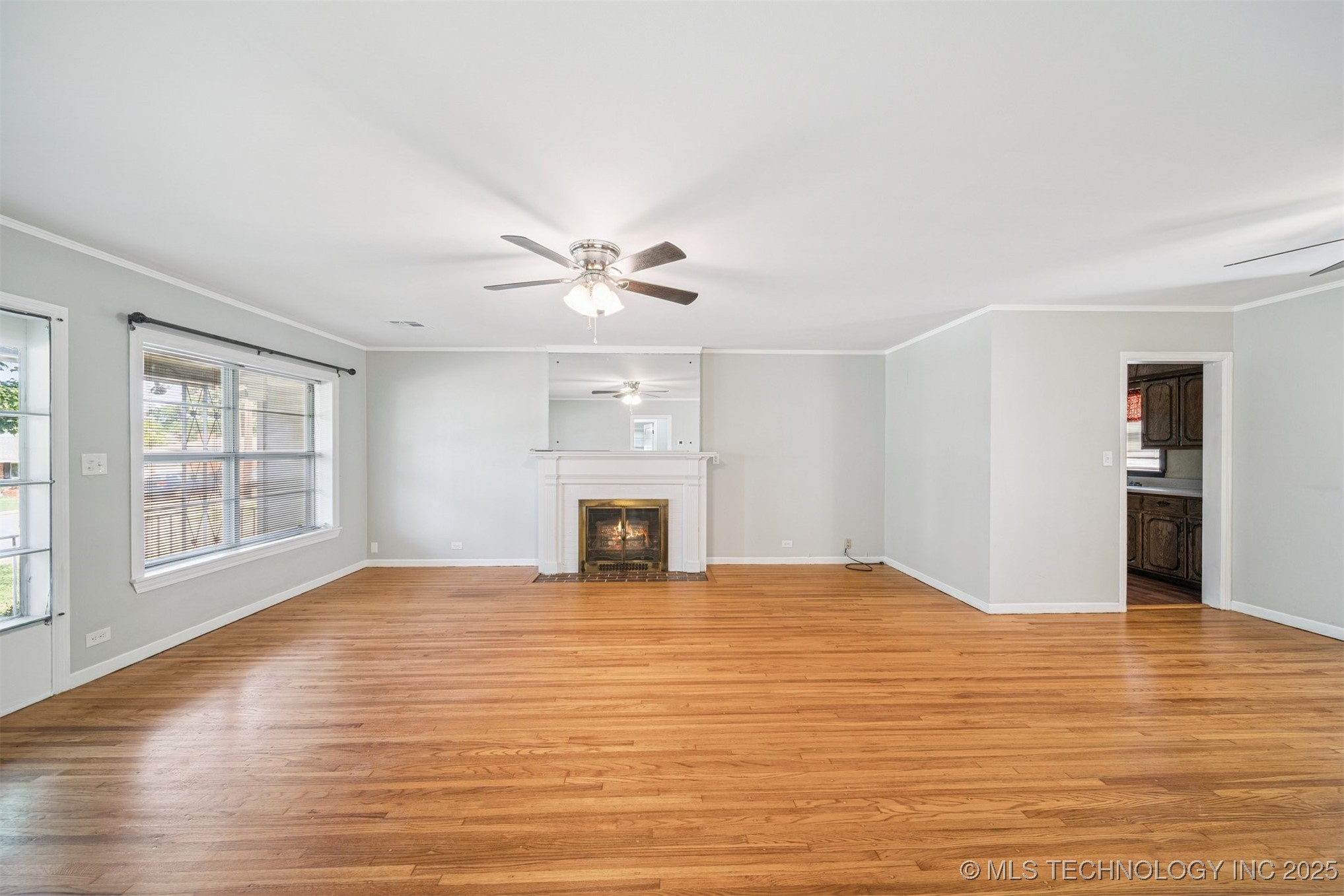 4939 S Olympia Avenue Property Photo 3