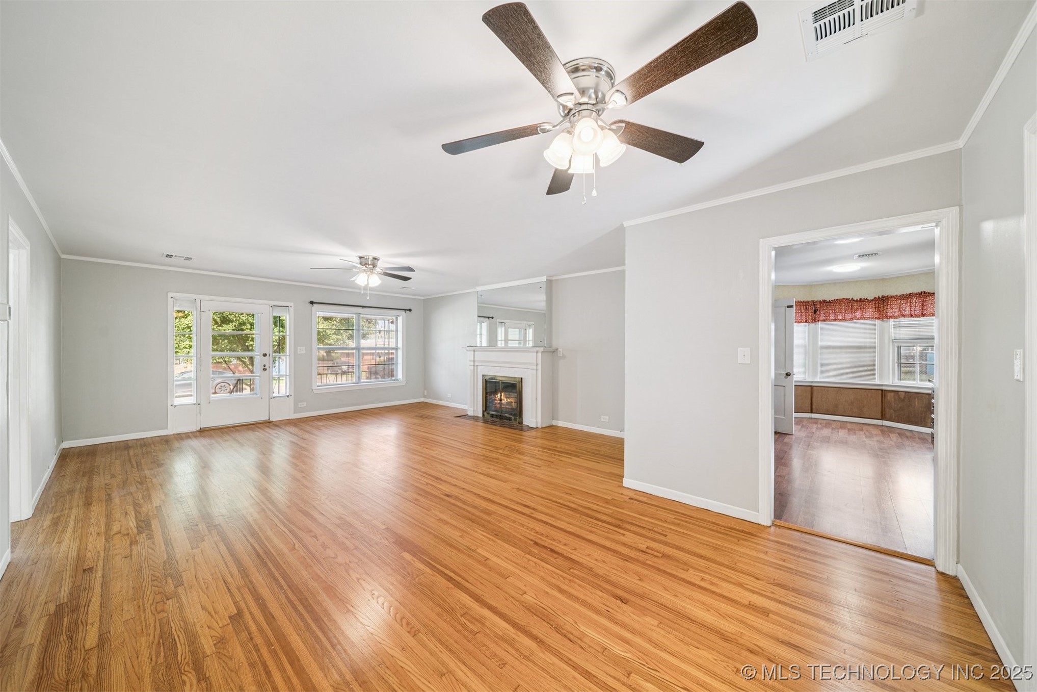 4939 S Olympia Avenue Property Photo 4