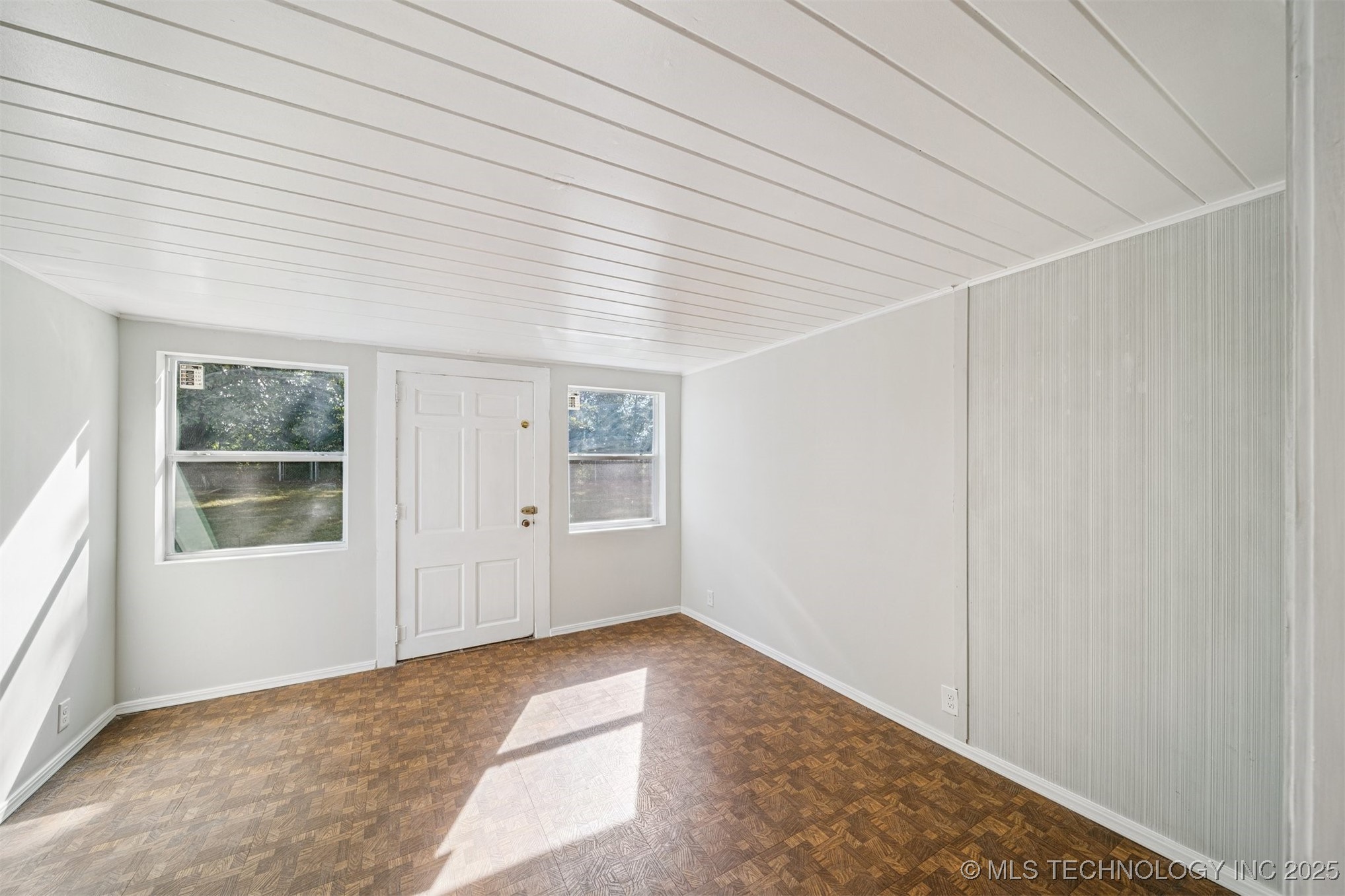 4939 S Olympia Avenue Property Photo 5