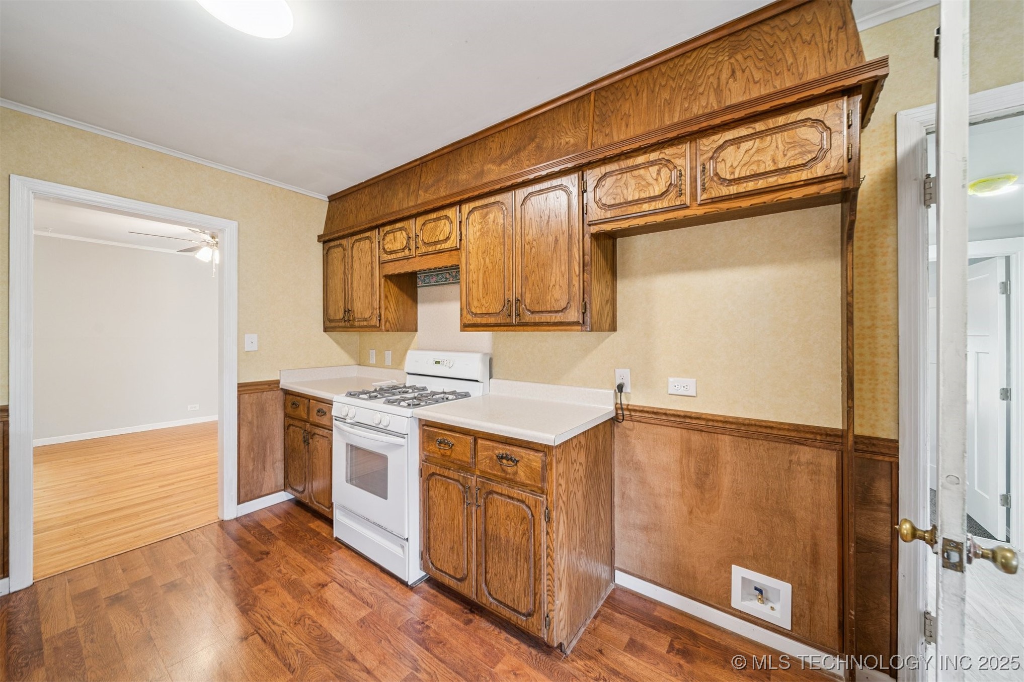 4939 S Olympia Avenue Property Photo 8