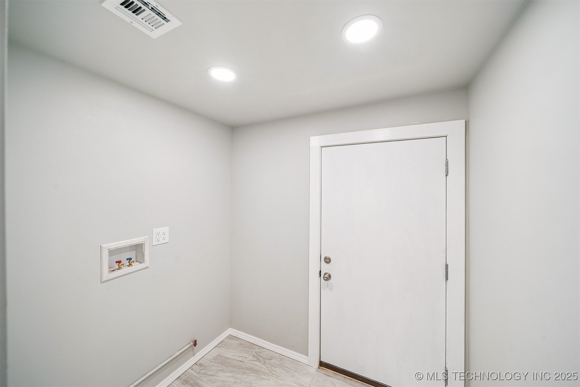 4939 S Olympia Avenue Property Photo 10