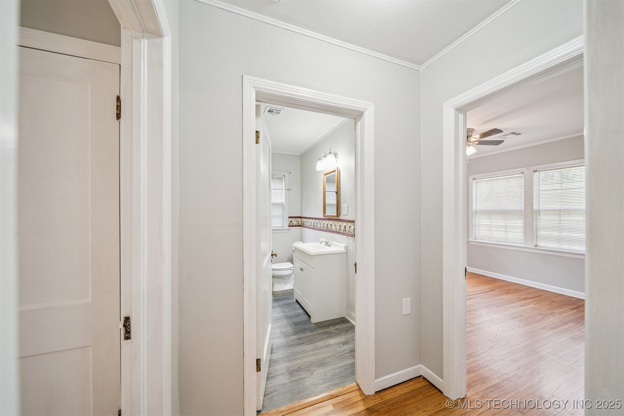 4939 S Olympia Avenue Property Photo 15