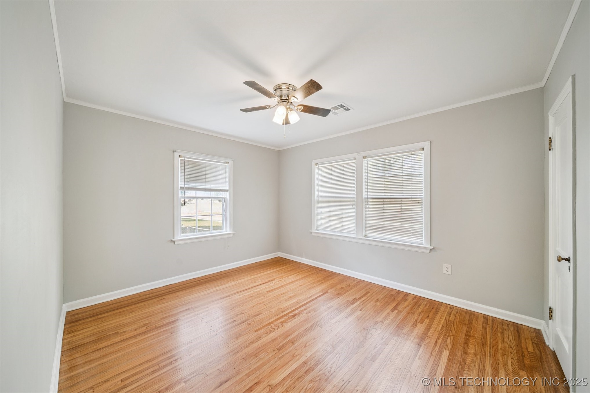 4939 S Olympia Avenue Property Photo 16