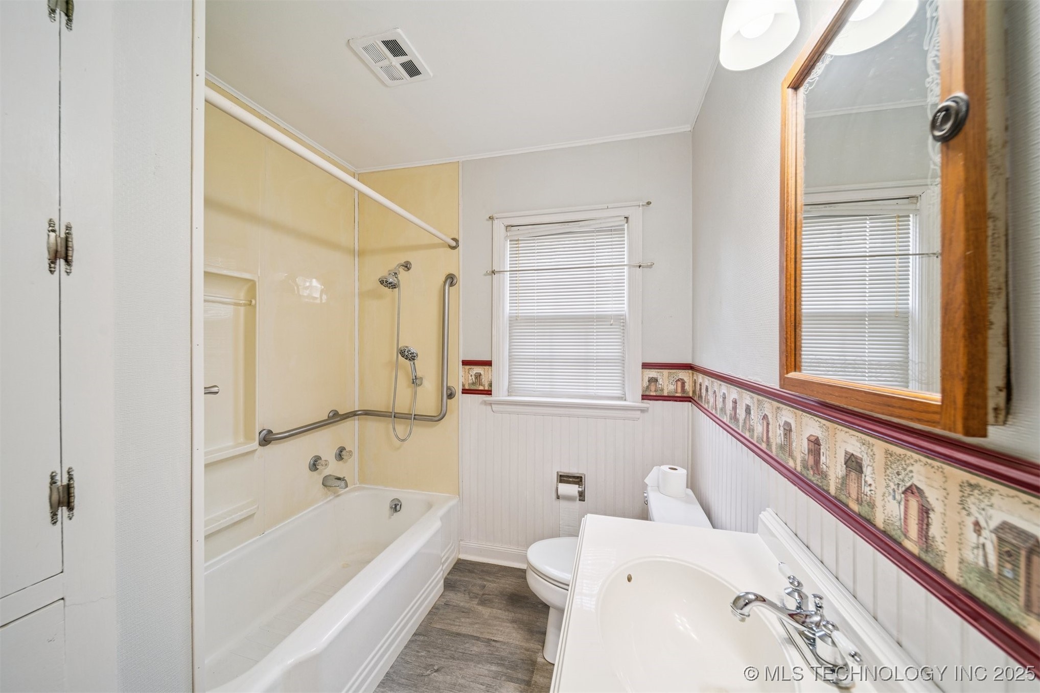 4939 S Olympia Avenue Property Photo 17