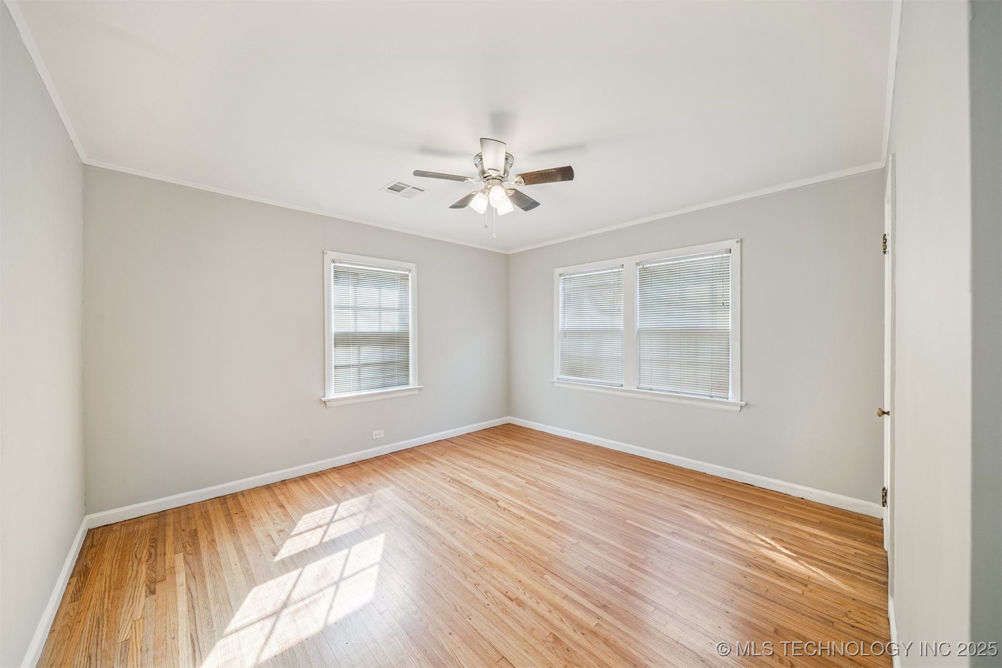 4939 S Olympia Avenue Property Photo 18