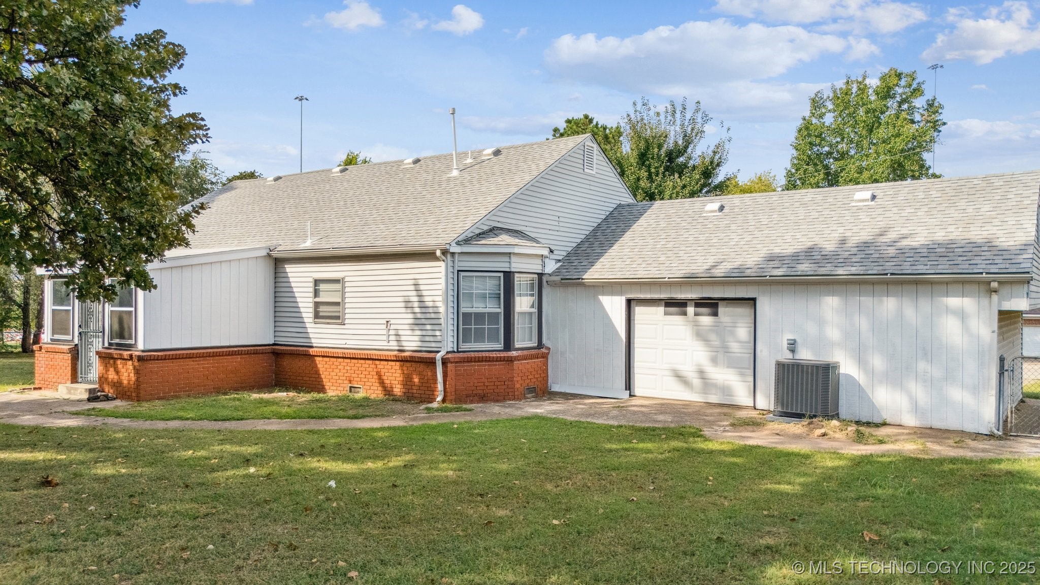 4939 S Olympia Avenue Property Photo 21