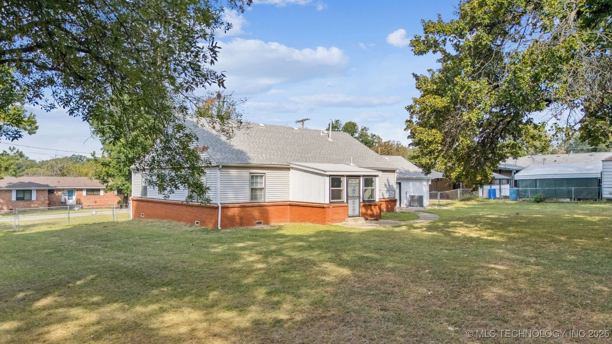 4939 S Olympia Avenue Property Photo 22