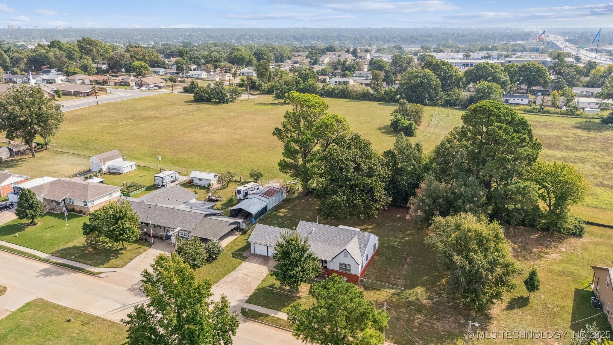 4939 S Olympia Avenue Property Photo 23