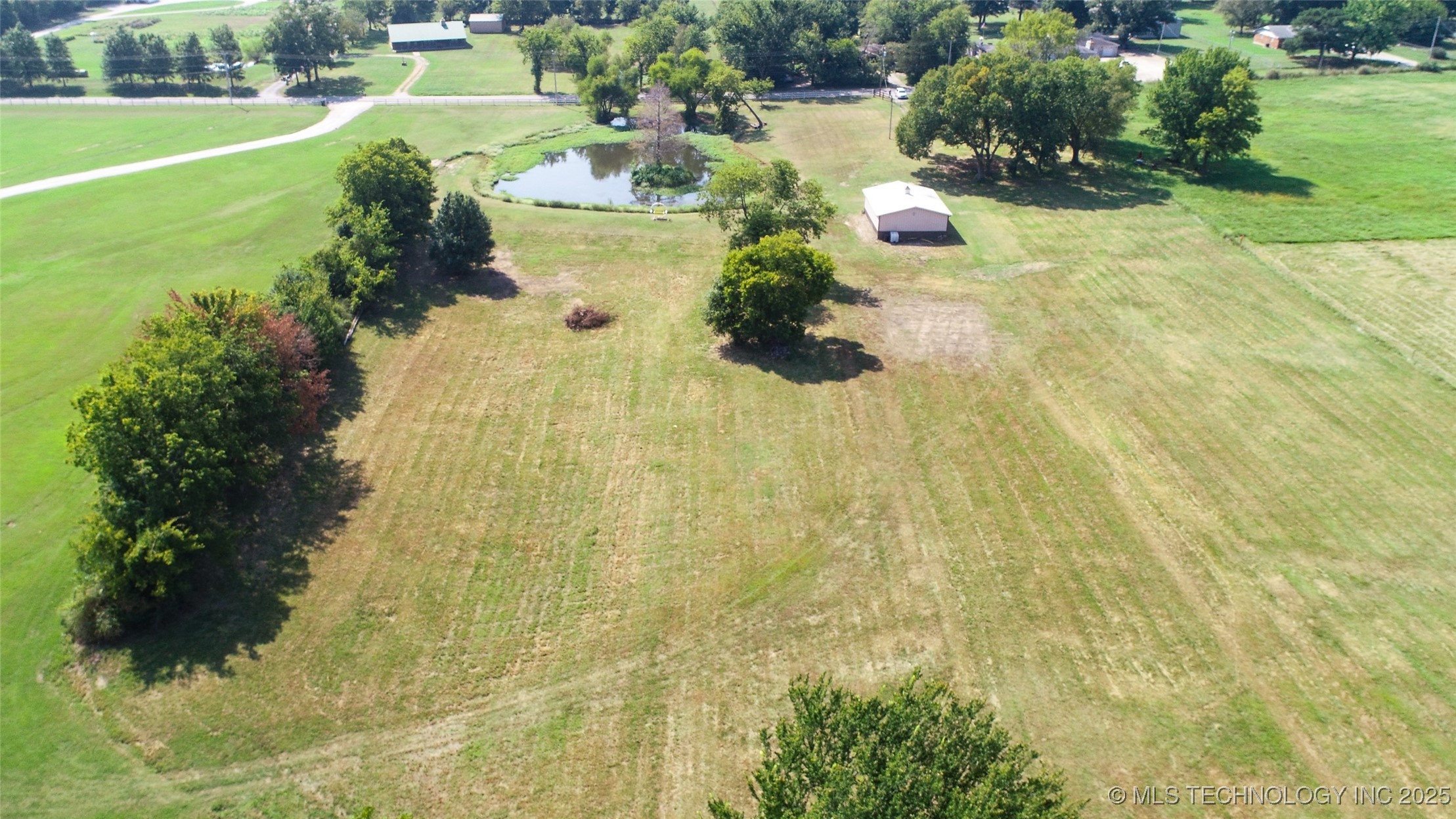 9097 E 580 Road Property Photo 2