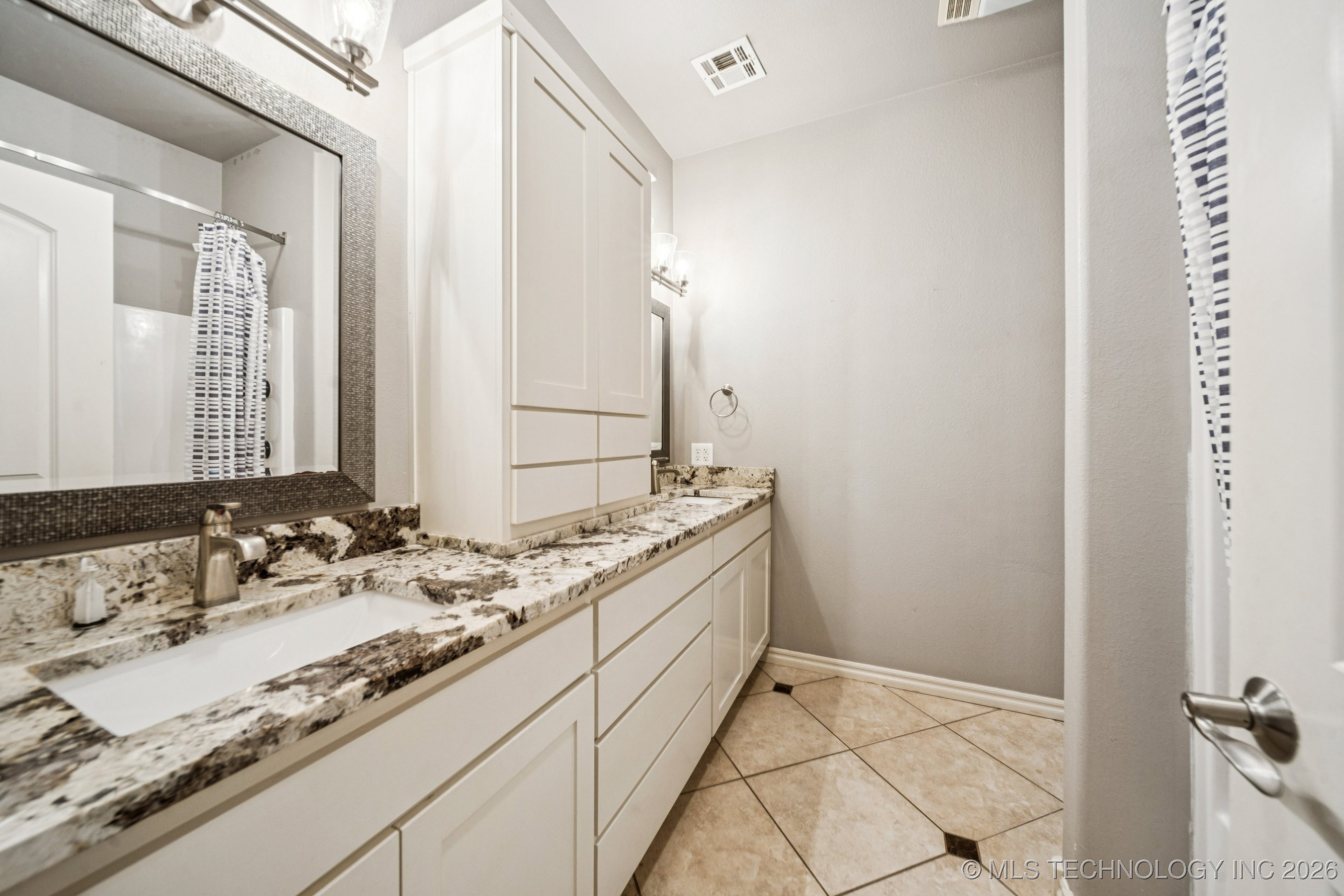 13606 S 261st East Avenue Property Photo 19