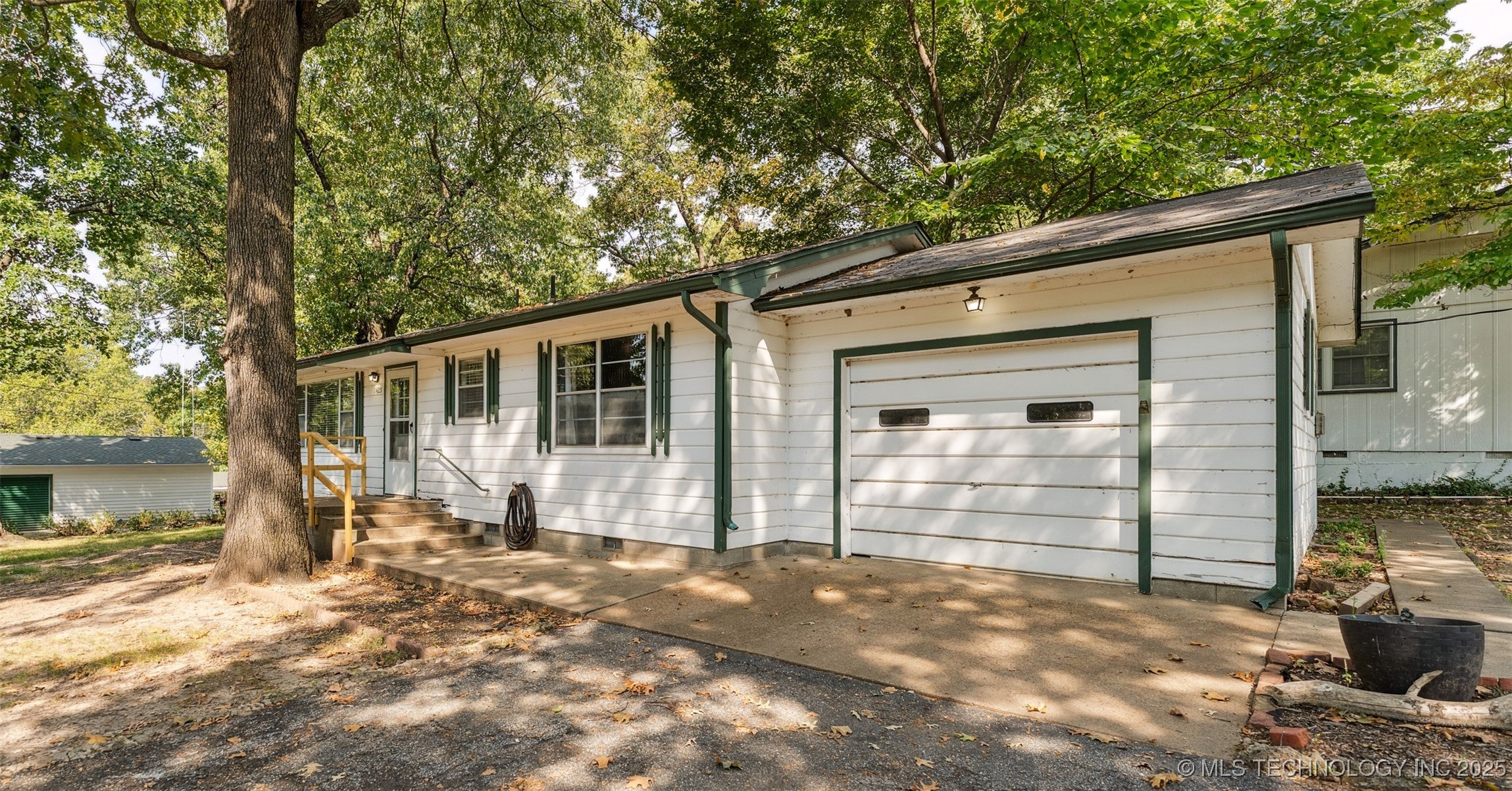 1425 Wood Street Property Photo 1