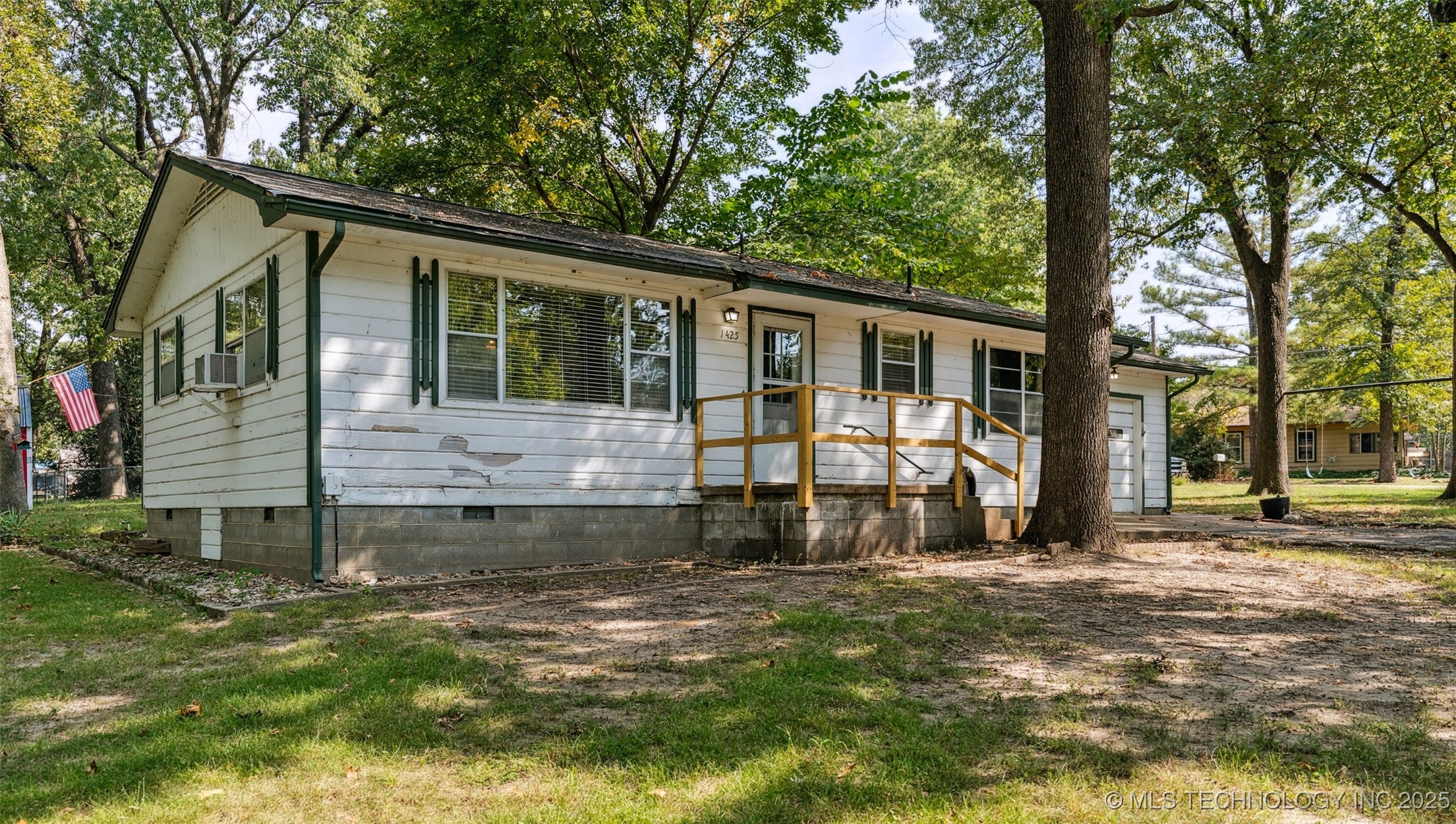 1425 Wood Street Property Photo 2