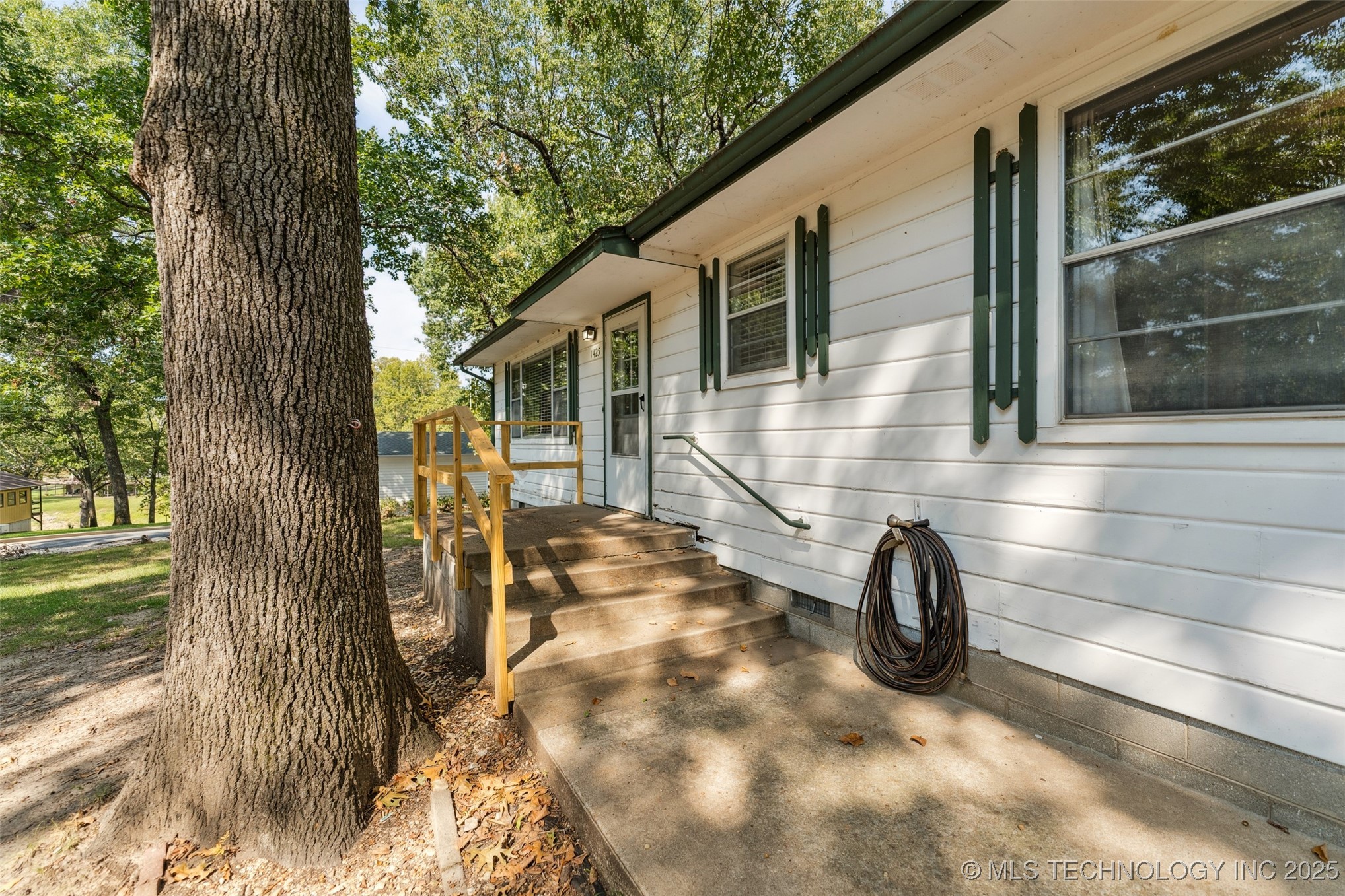 1425 Wood Street Property Photo 3