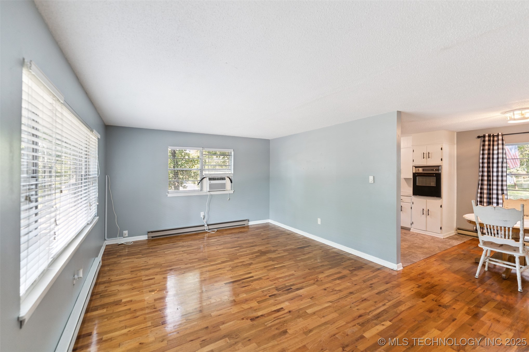 1425 Wood Street Property Photo 4