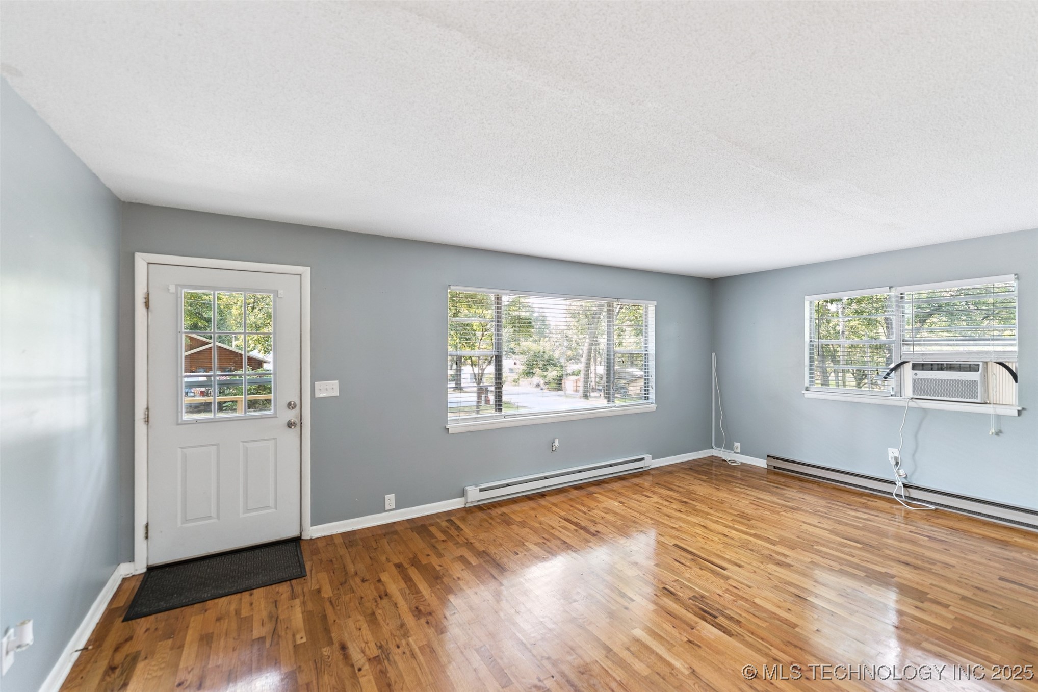 1425 Wood Street Property Photo 5