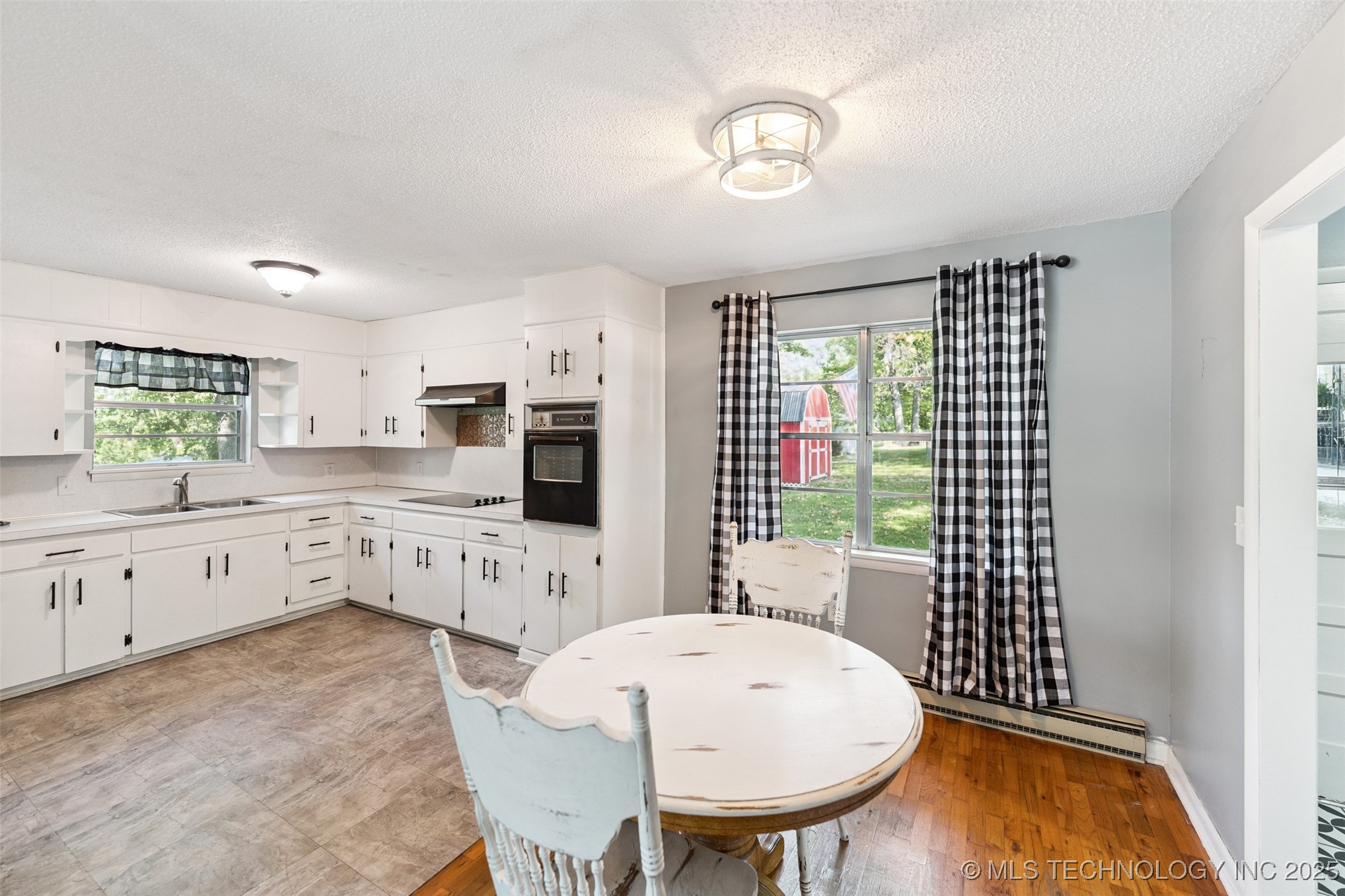 1425 Wood Street Property Photo 7