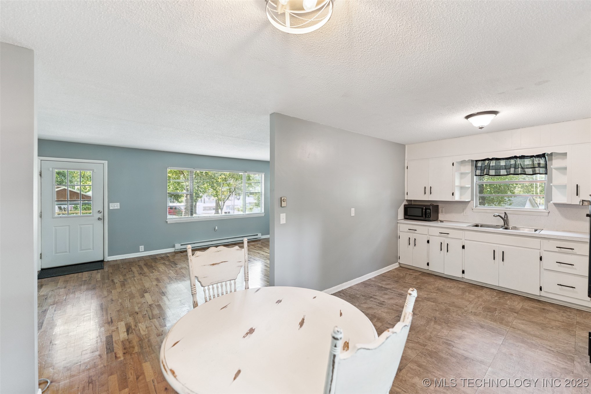 1425 Wood Street Property Photo 8