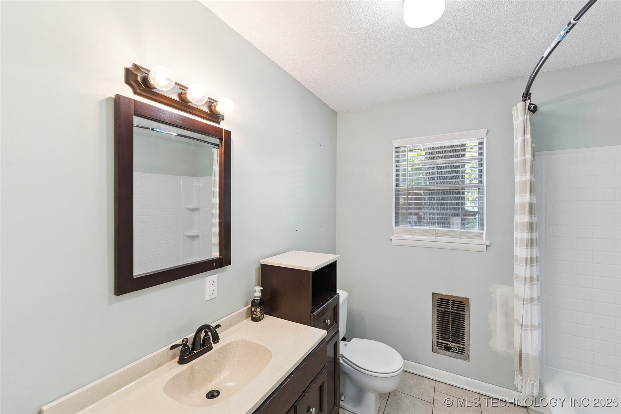 1425 Wood Street Property Photo 12