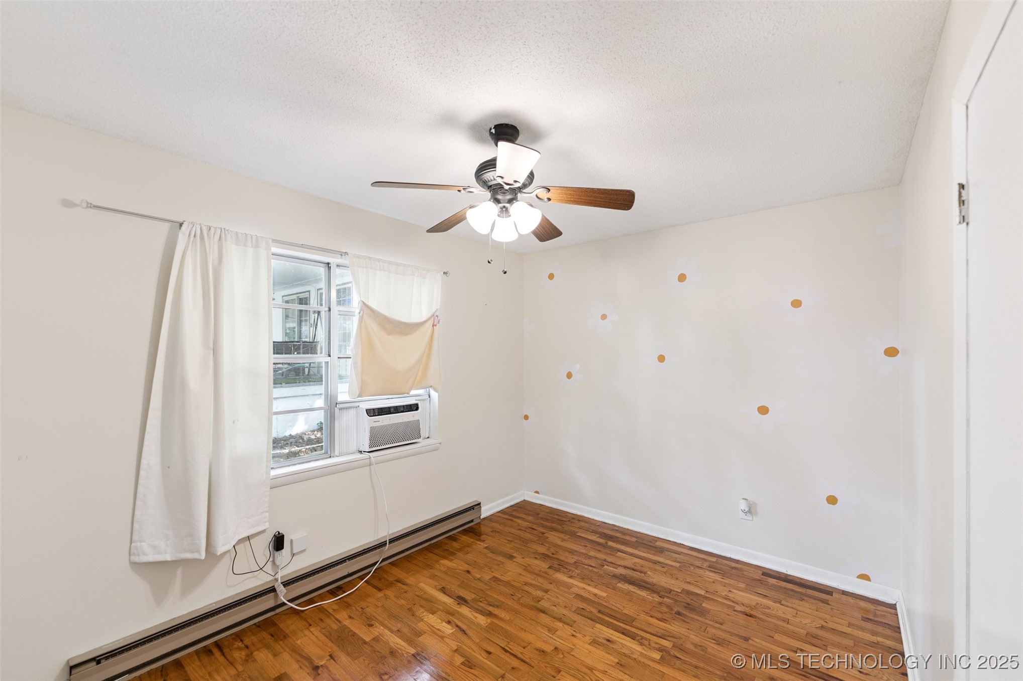 1425 Wood Street Property Photo 13