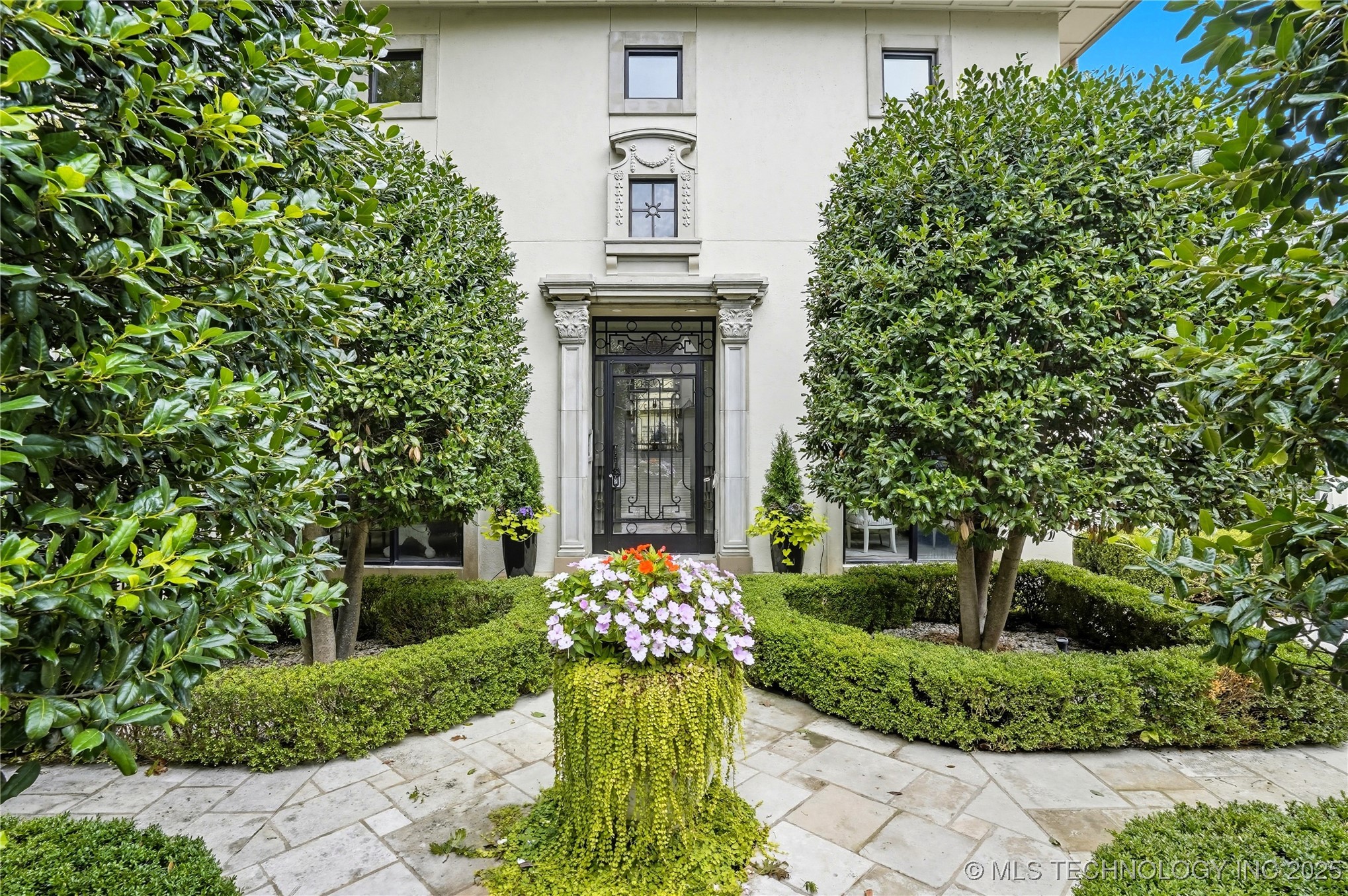 3456 S Atlanta Place Property Photo 2