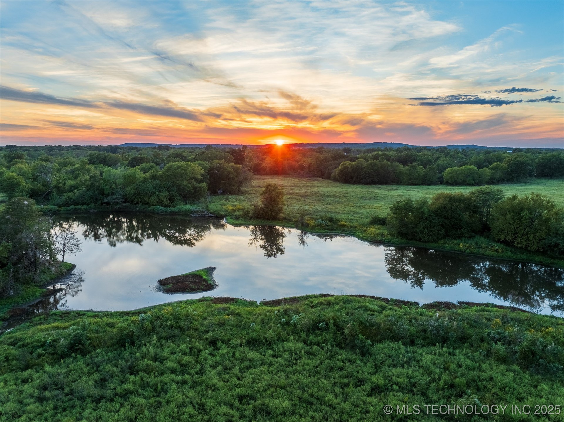 83 E 1010 Property Photo 1