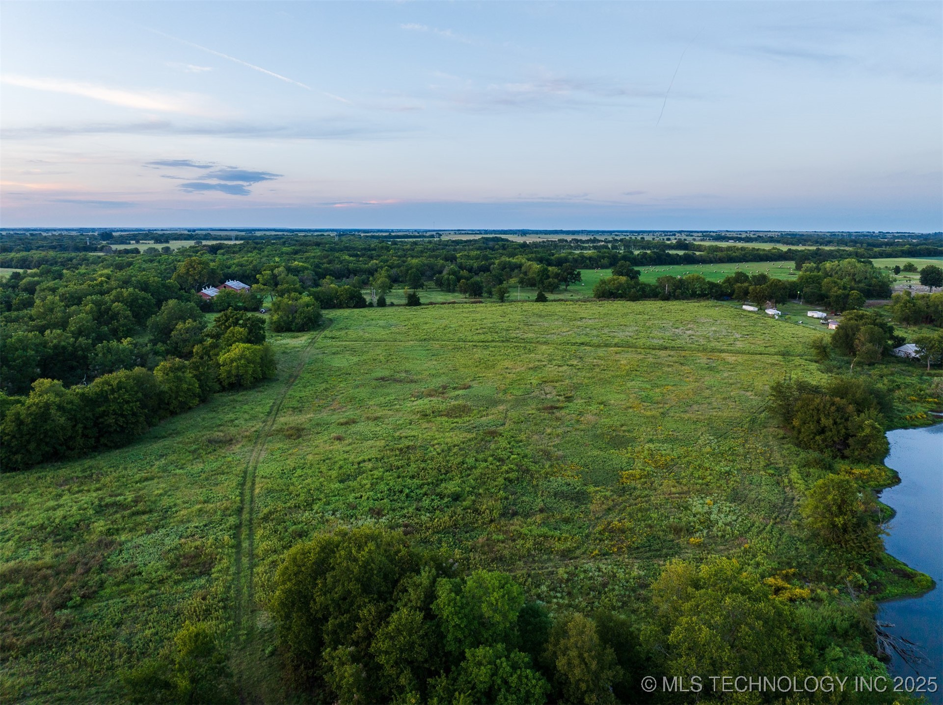 83 E 1010 Property Photo 13