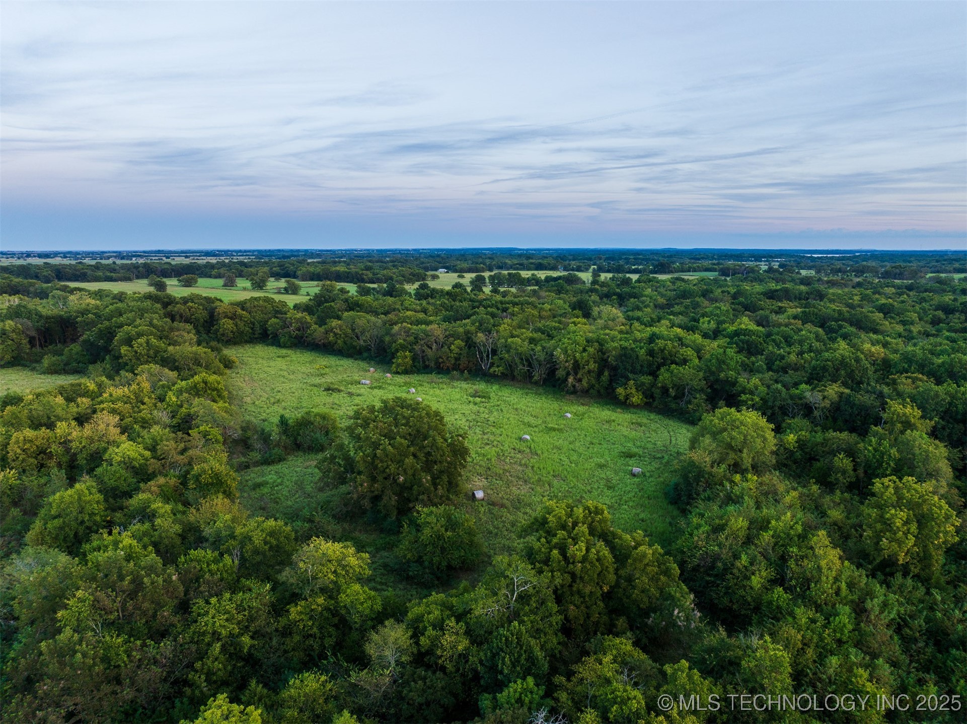 83 E 1010 Property Photo 16