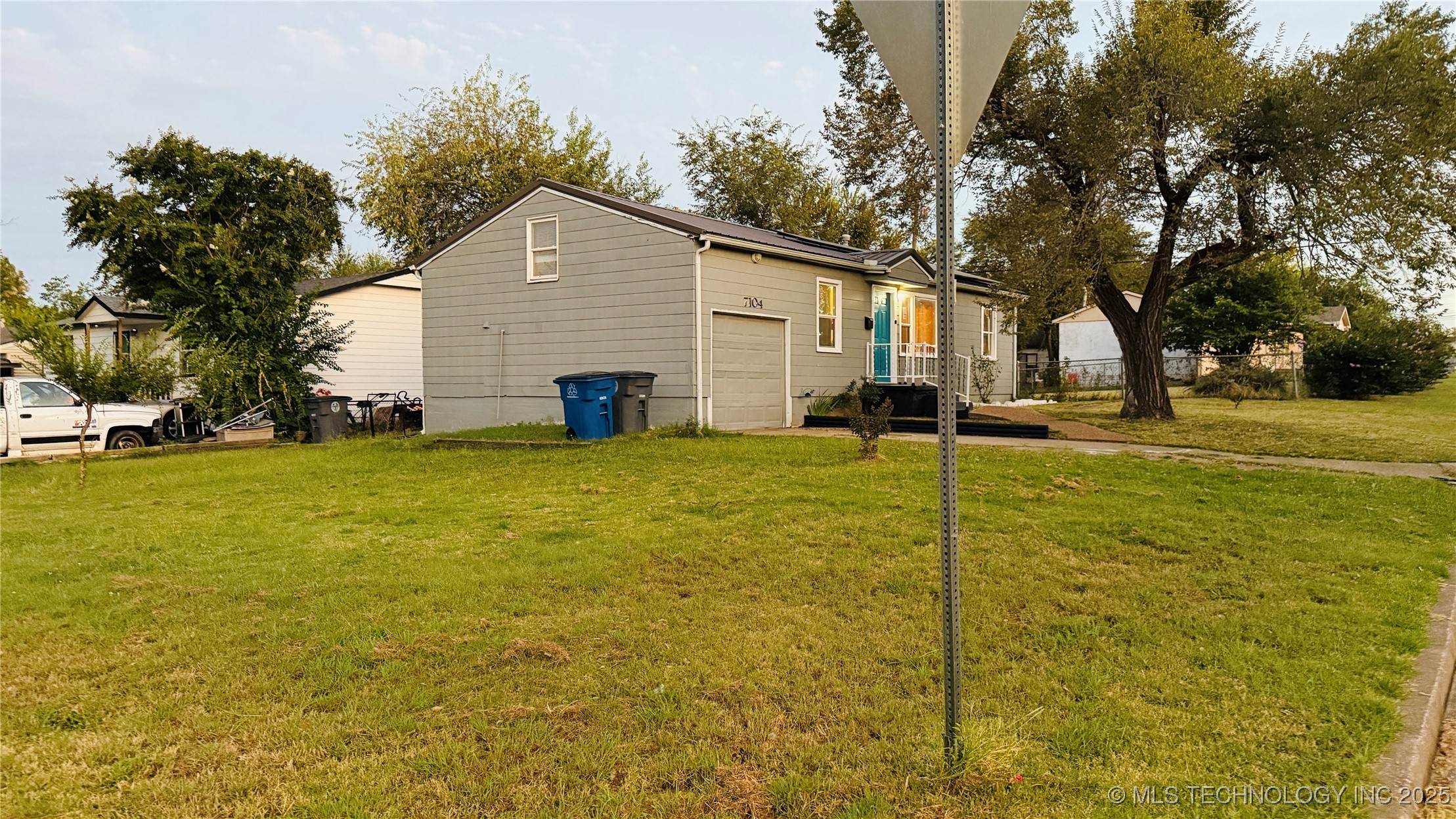 7104 E 9th Street Property Photo 9