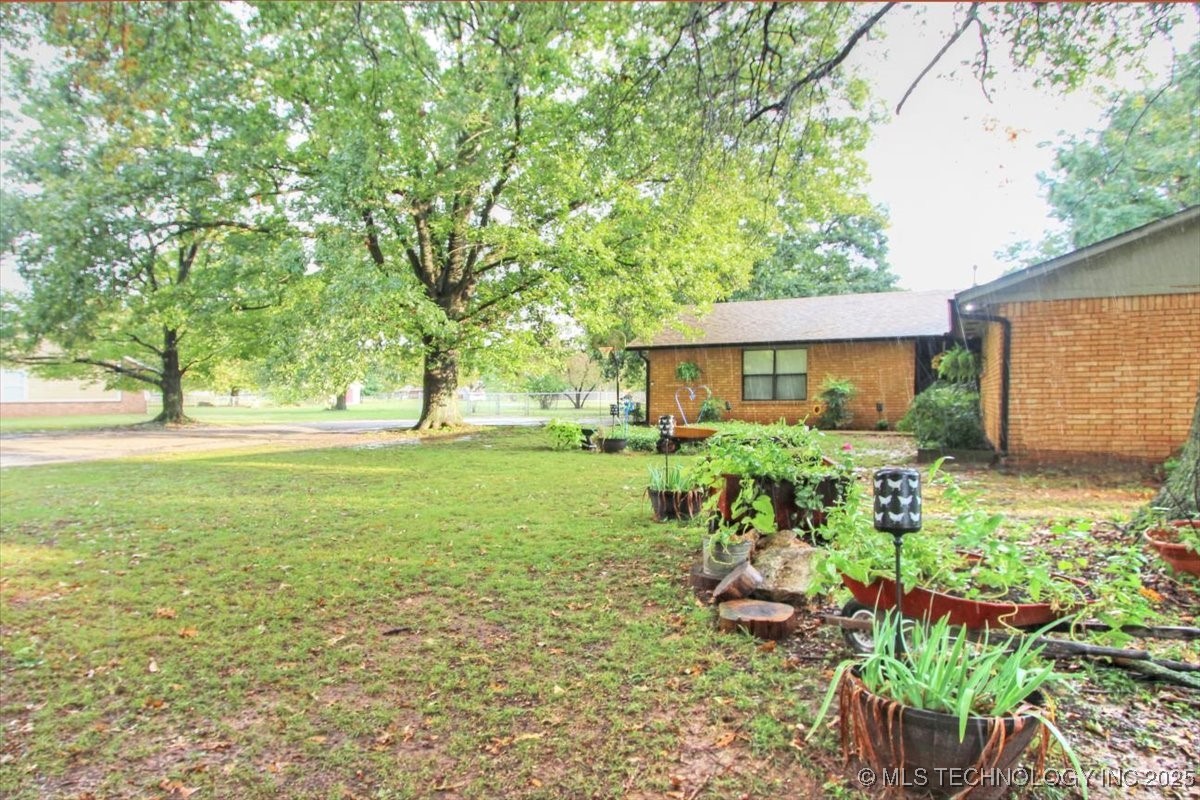 9904 E Northlea Property Photo 3