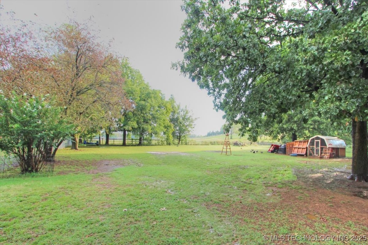 9904 E Northlea Property Photo 4