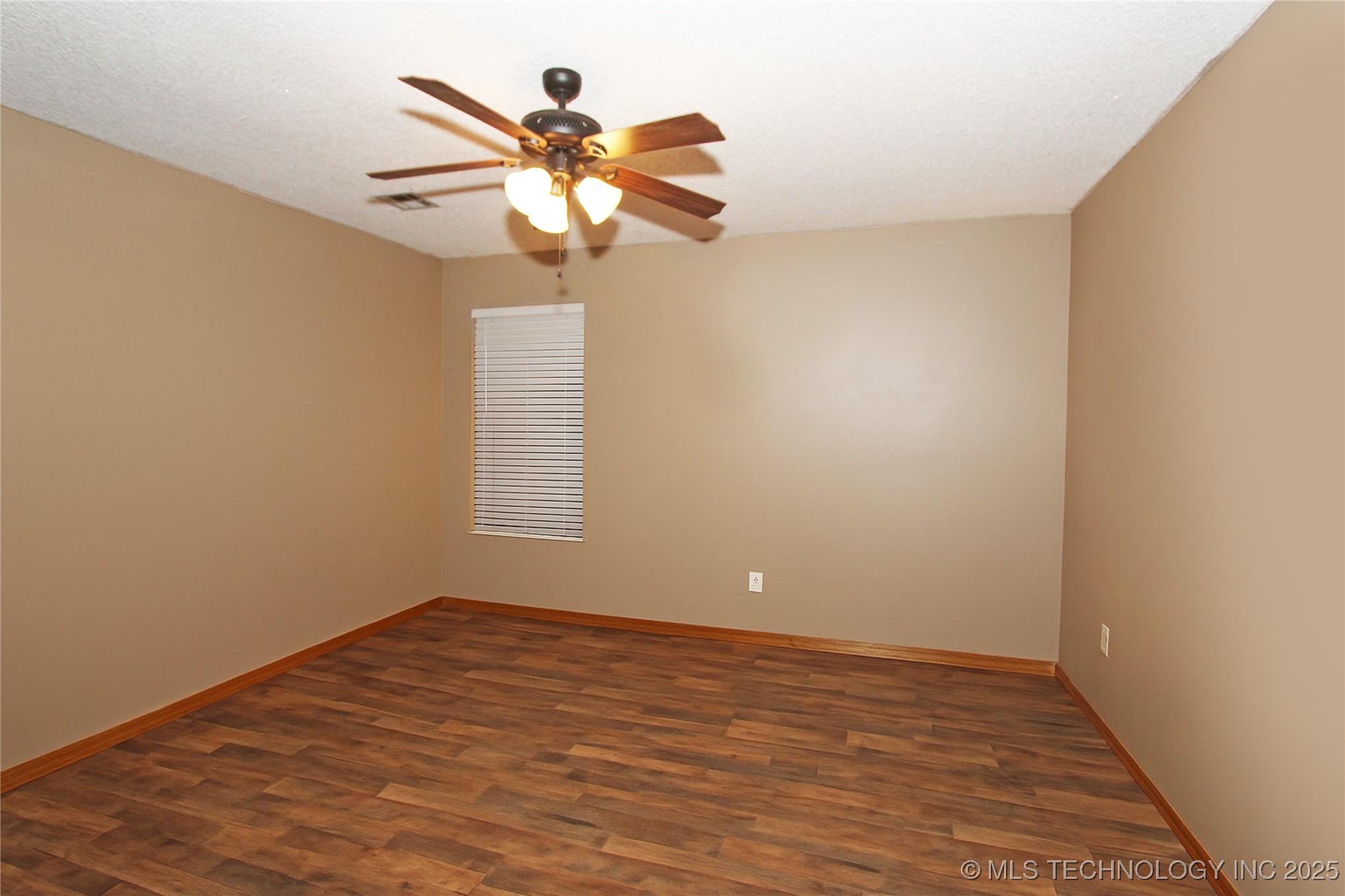 9904 E Northlea Property Photo 17